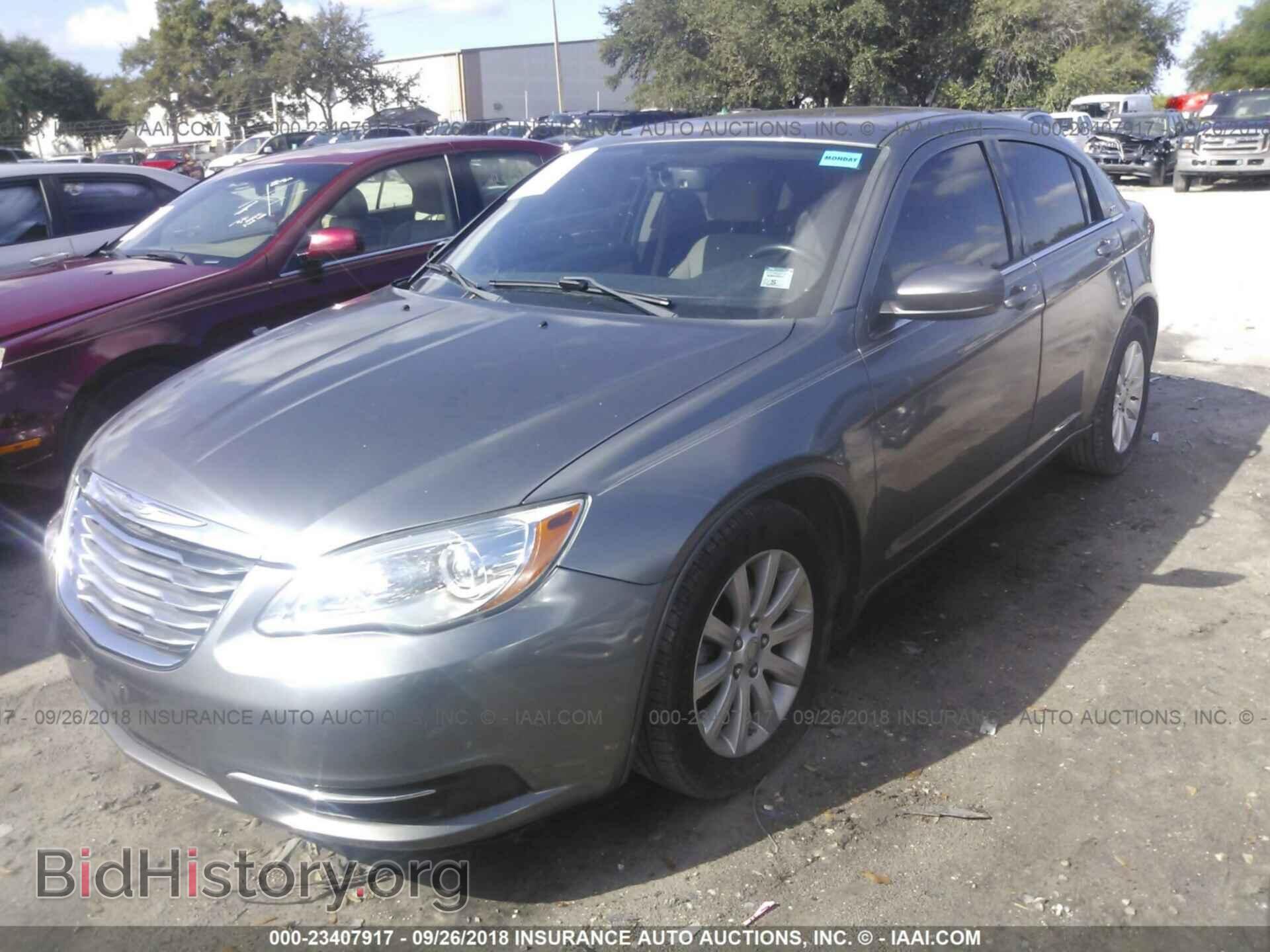 2012 Chrysler 200 - VIN: 1C3CCBBB0CN302267 - Фото 2