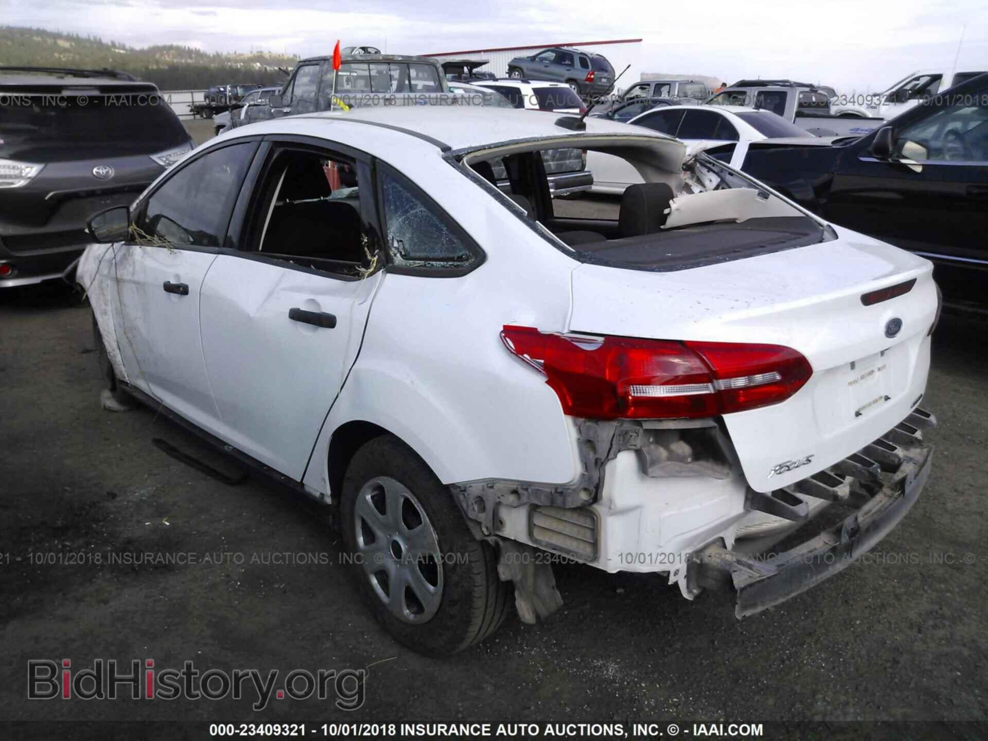 2016 Ford Focus - VIN: 1FADP3E25GL315545 - Photo 3