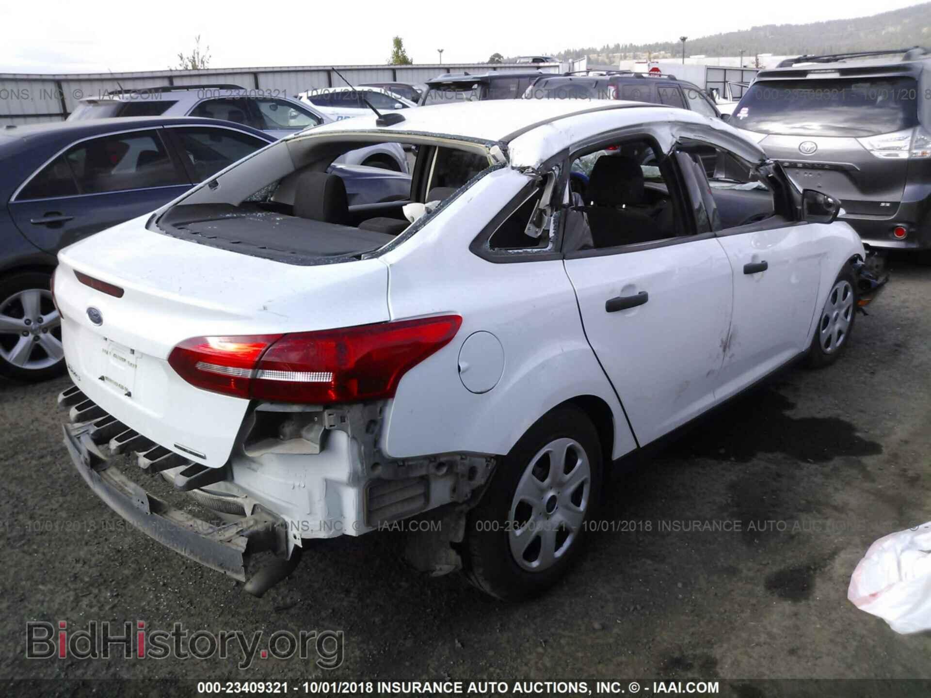 2016 Ford Focus - VIN: 1FADP3E25GL315545 - Photo 4