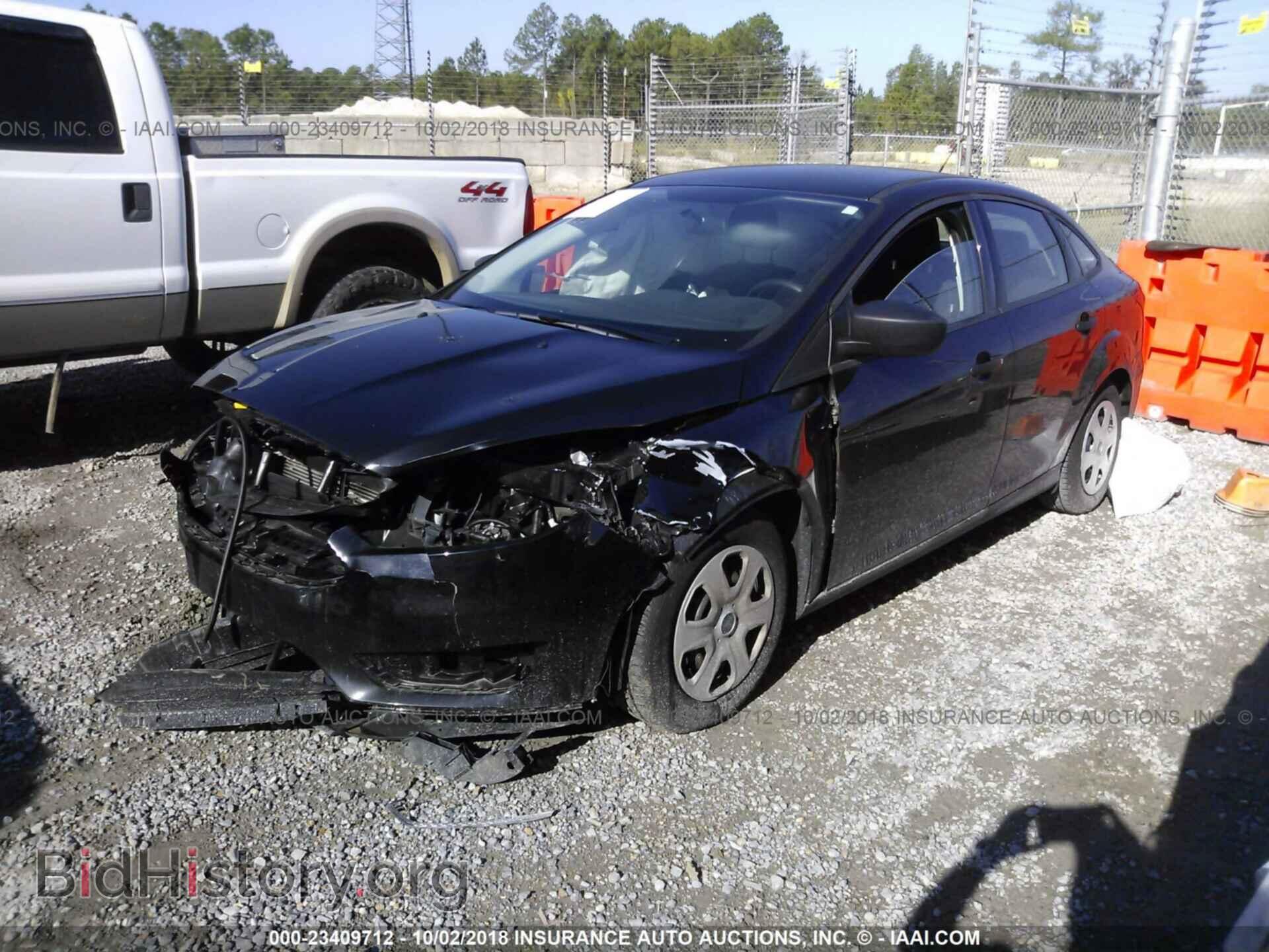 2017 Ford Focus - VIN: 1FADP3E25HL302019 - Фото 2