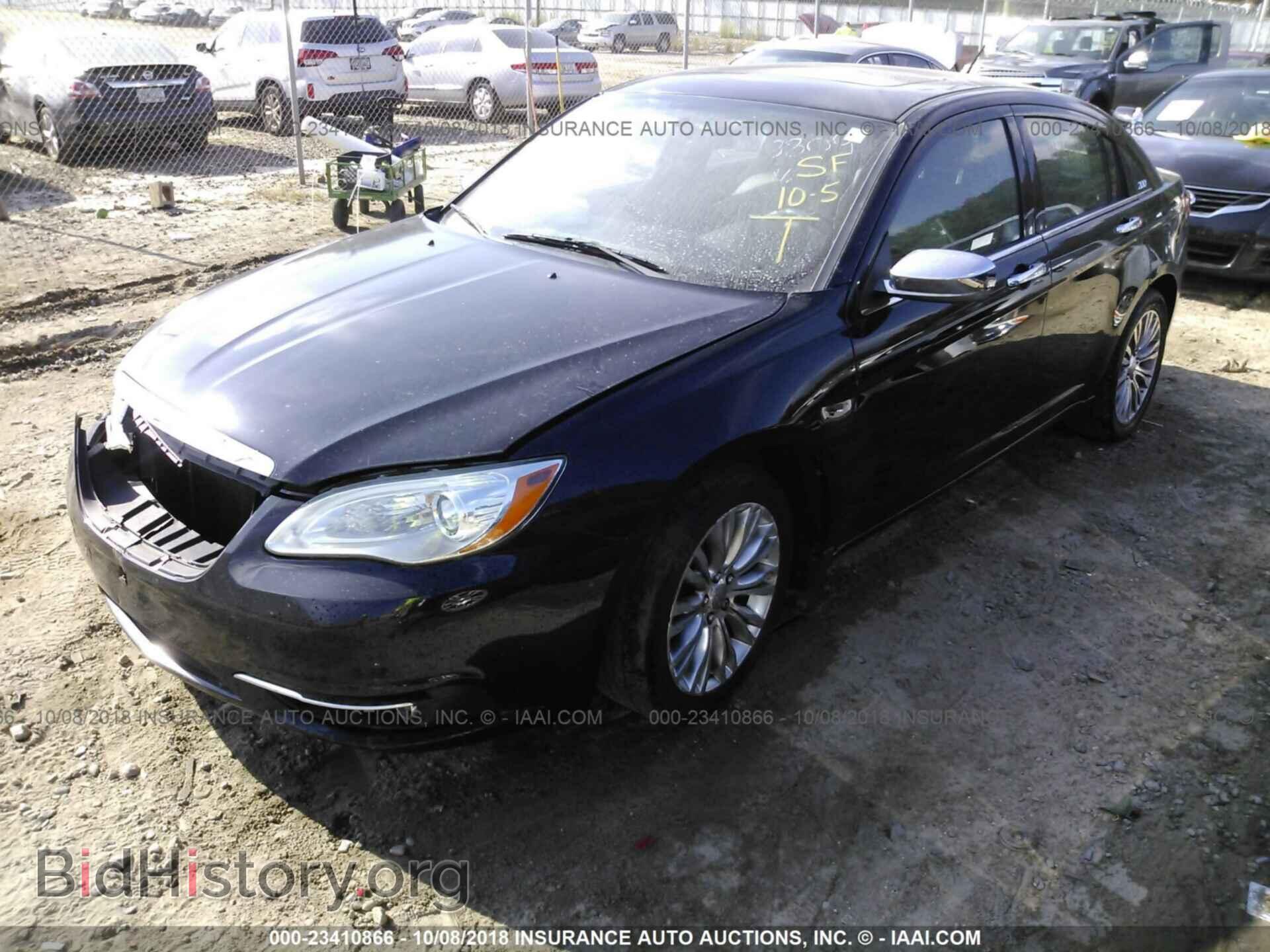 2011 Chrysler 200 - VIN: 1C3BC2FG8BN578809 - Фото 2