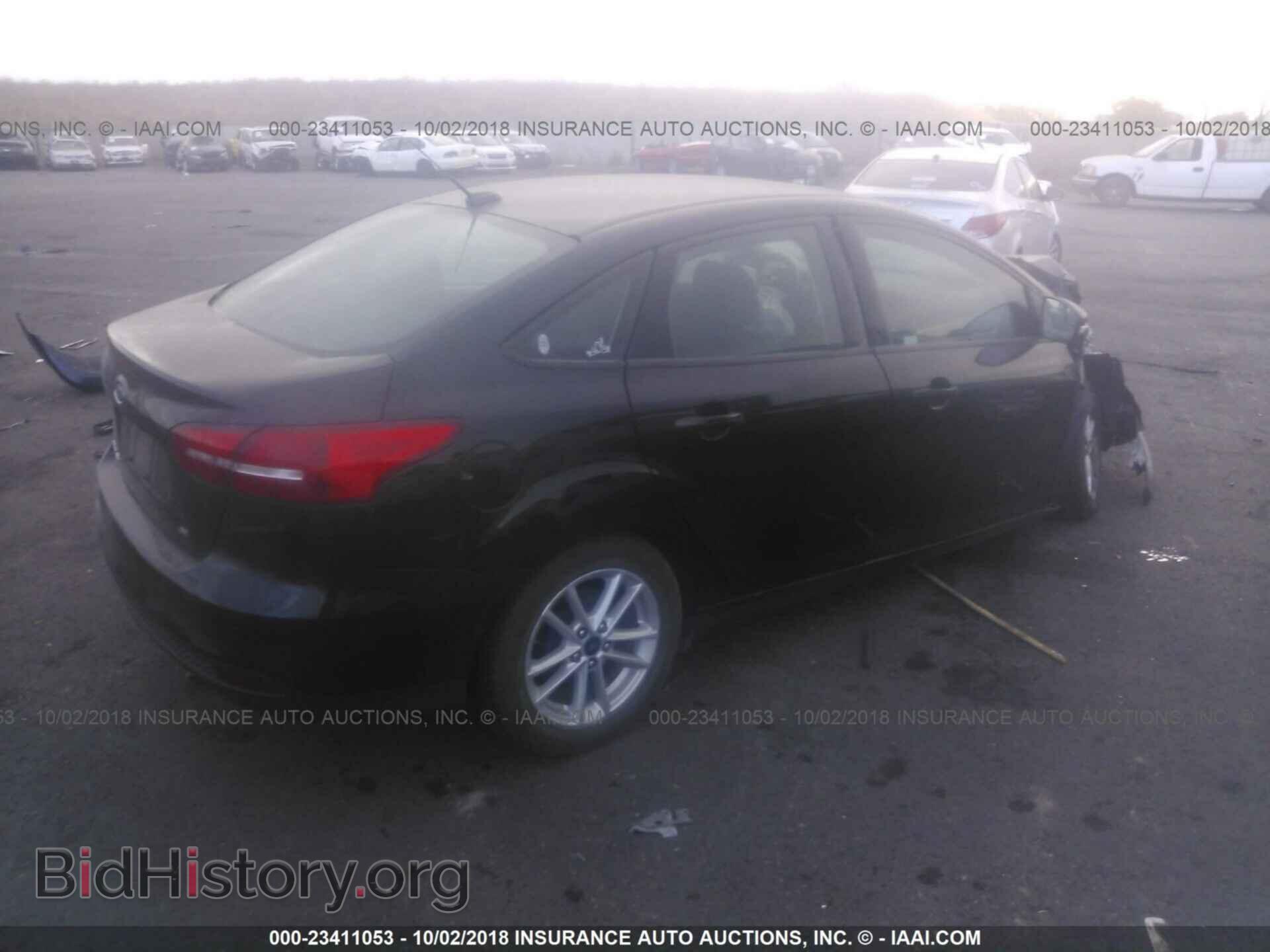 2016 Ford Focus - VIN: 1FADP3F20GL392158 - Photo 4