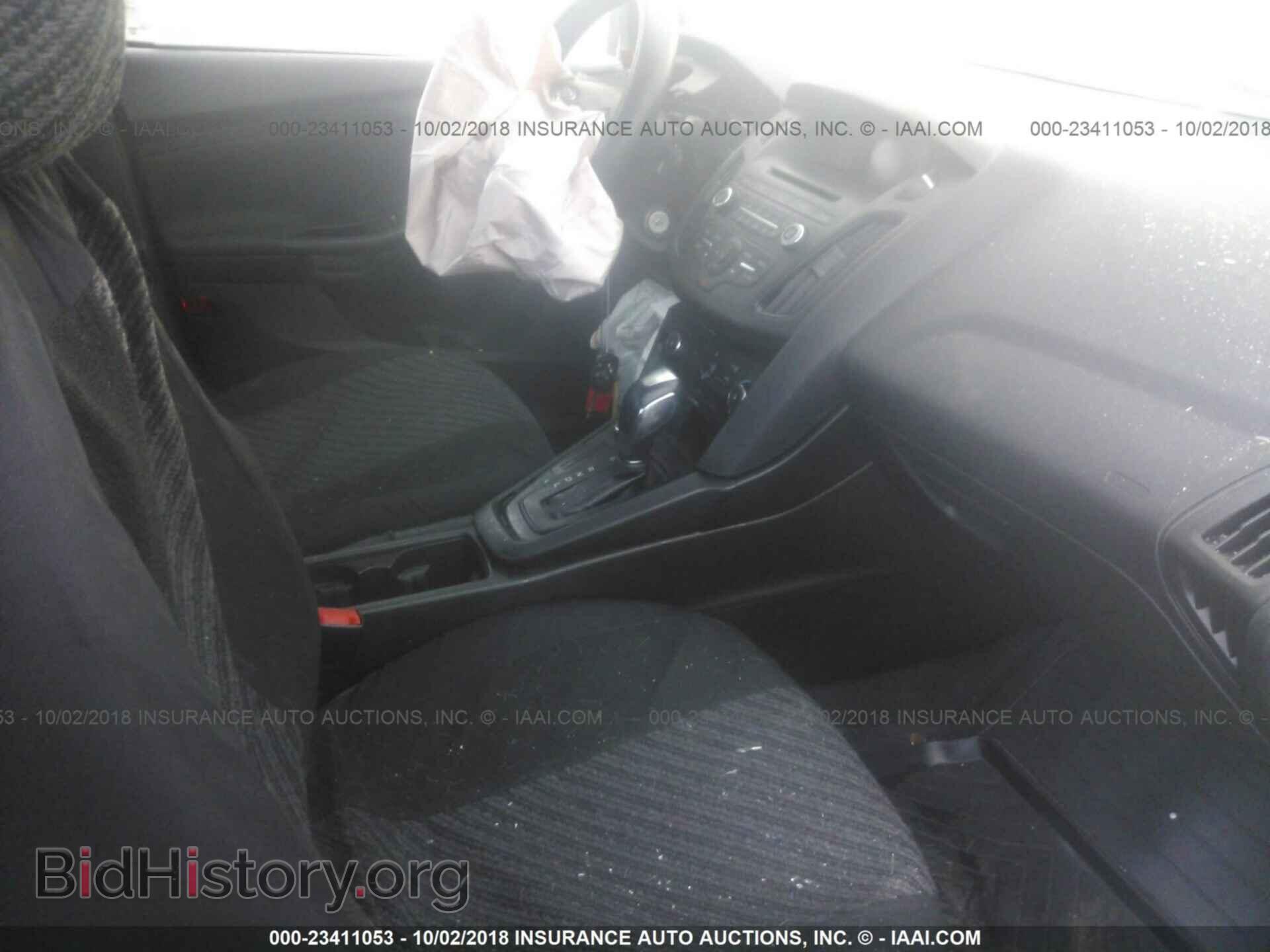 2016 Ford Focus - VIN: 1FADP3F20GL392158 - Photo 5