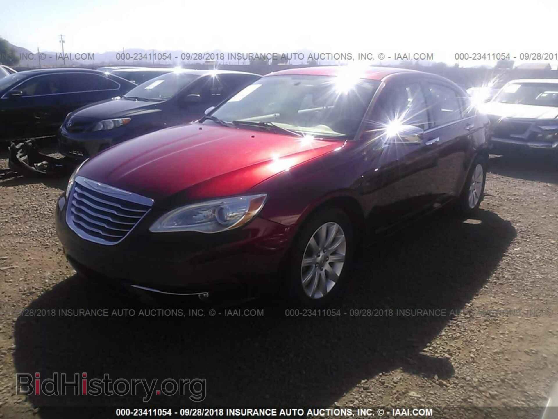 2014 Chrysler 200 - VIN: 1C3CCBCG2EN152952 - Фото 2