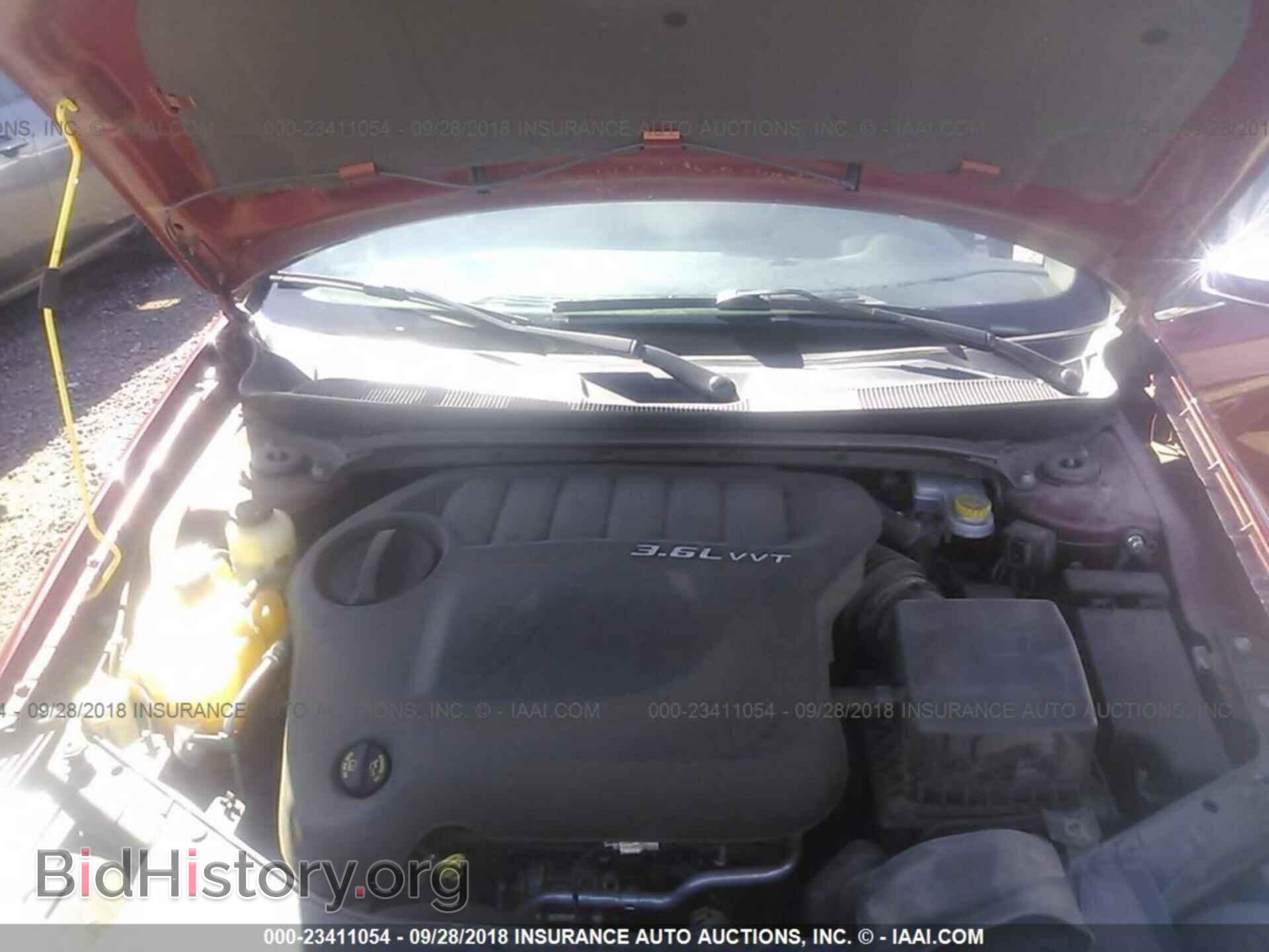 2014 Chrysler 200 - VIN: 1C3CCBCG2EN152952 - Фото 10