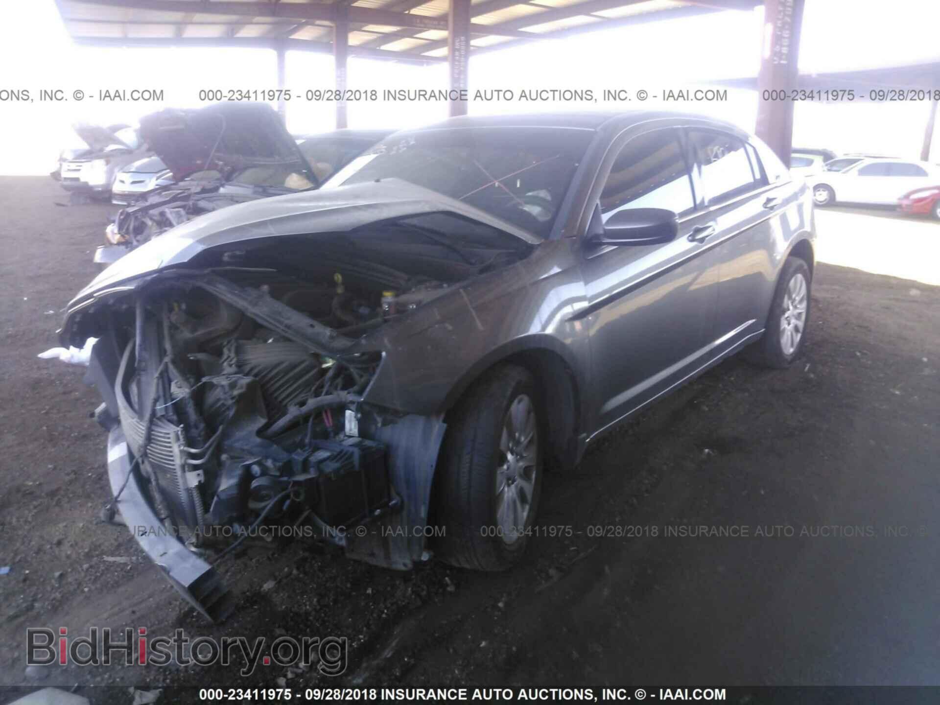 2012 Chrysler 200 - VIN: 1C3CCBAB3CN320280 - Фото 2