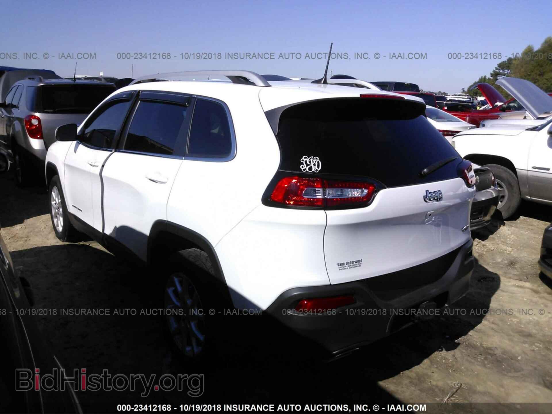 2017 Jeep Cherokee - VIN: 1C4PJLCS2HD214583 - Фото 3