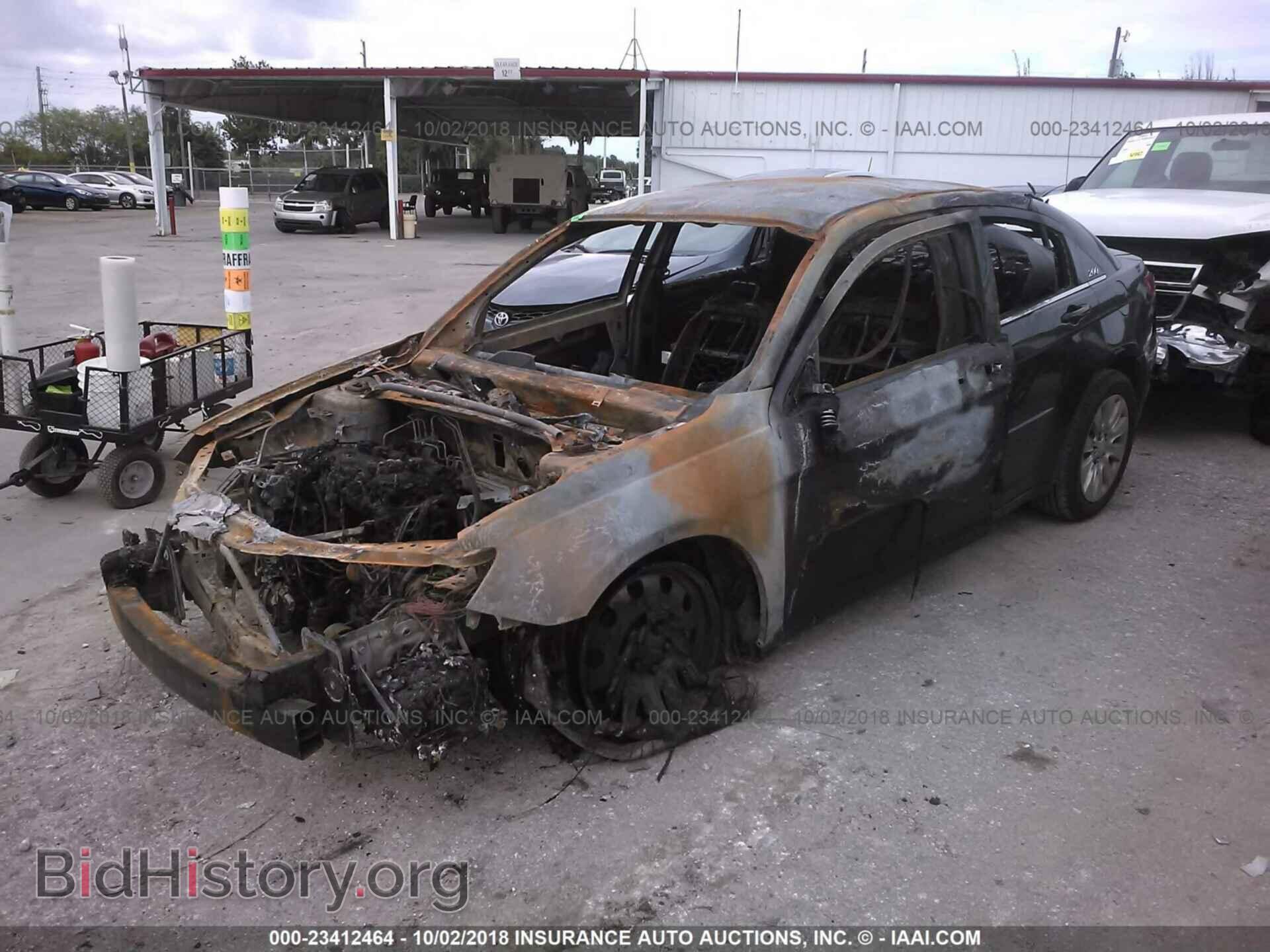 2012 Chrysler 200 - VIN: 1C3CCBAB3CN205128 - Photo 2