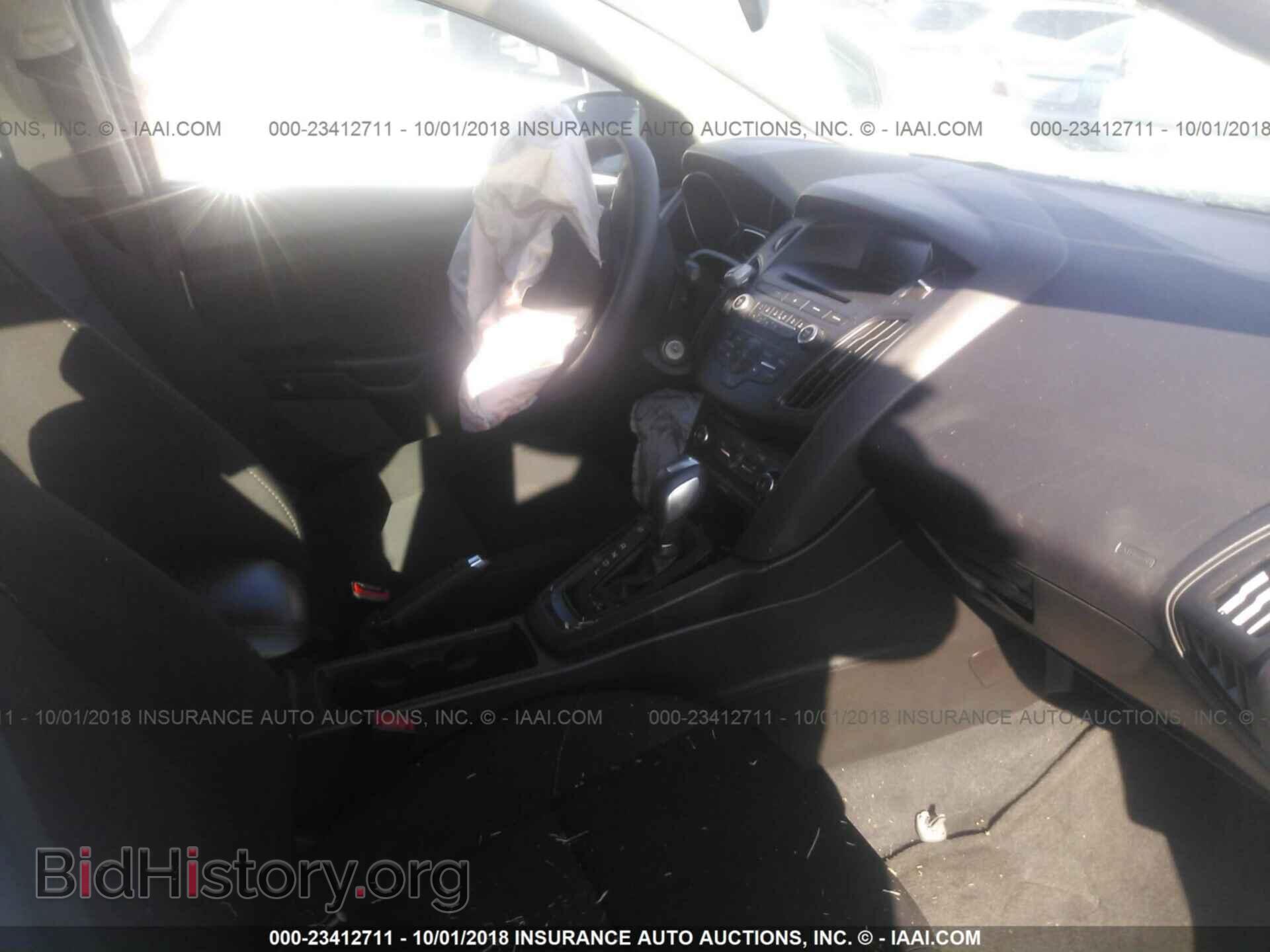 2016 Ford Focus - VIN: 1FADP3K29GL255421 - Photo 5