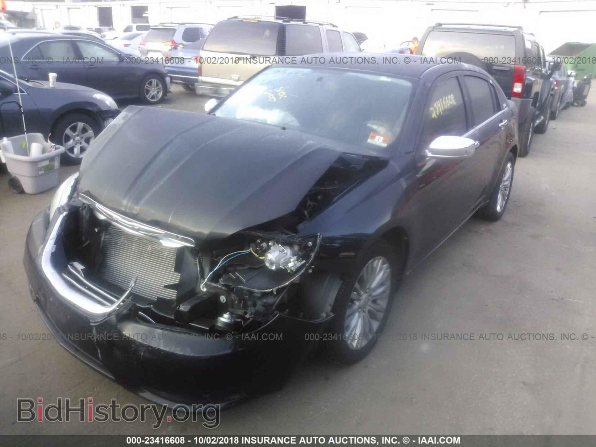 2013 Chrysler 200 - VIN: 1C3CCBCGXDN621106 - Фото 2