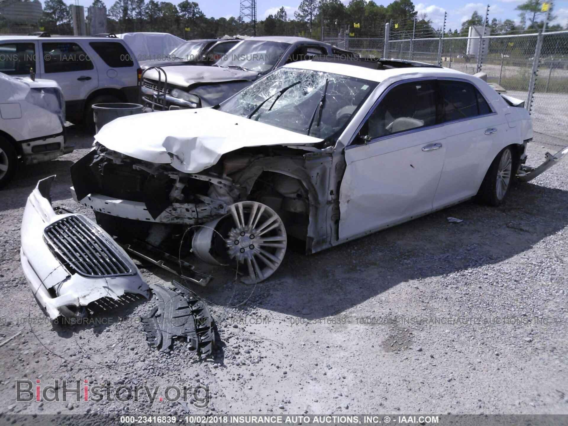 2011 Chrysler 300c - VIN: 2C3CA6CT9BH536810 - Фото 2