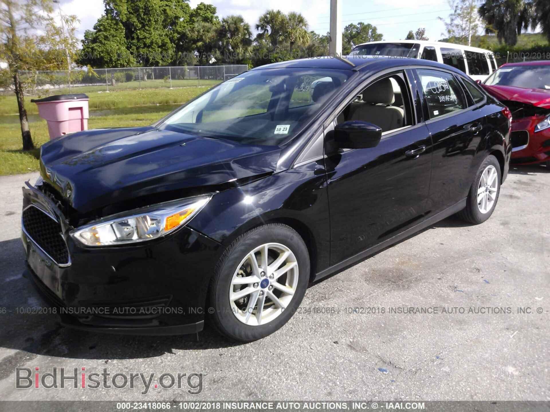 2018 Ford Focus - VIN: 1FADP3F22JL207809 - Photo 2