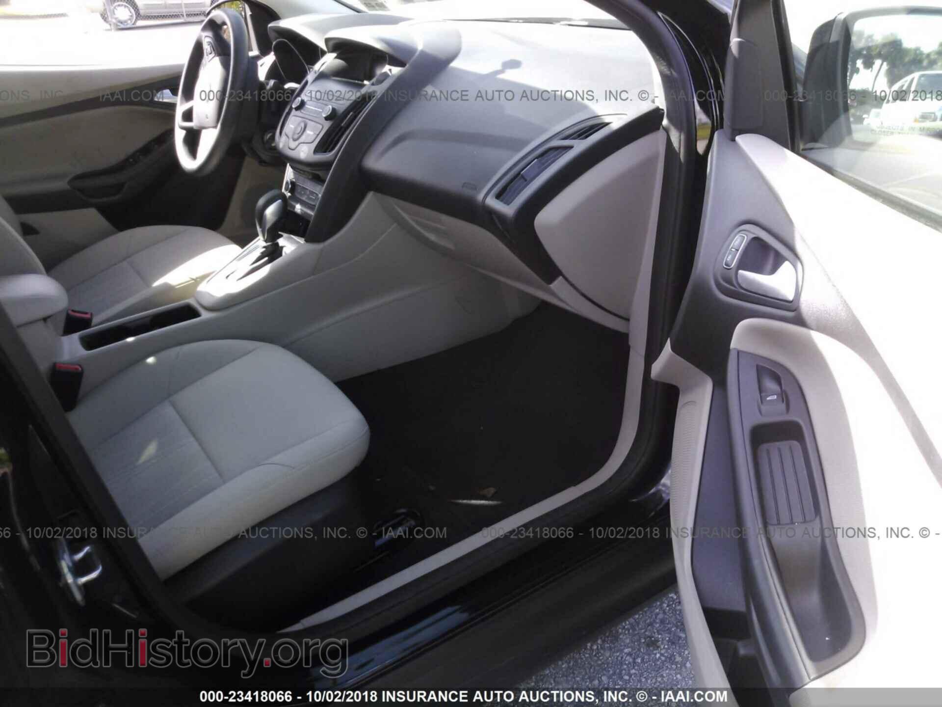 2018 Ford Focus - VIN: 1FADP3F22JL207809 - Photo 5