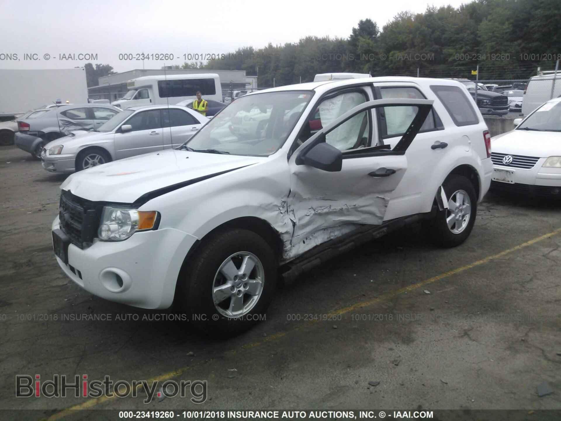2012 Ford Escape - VIN: 1FMCU0C75CKB44528 - Photo 2