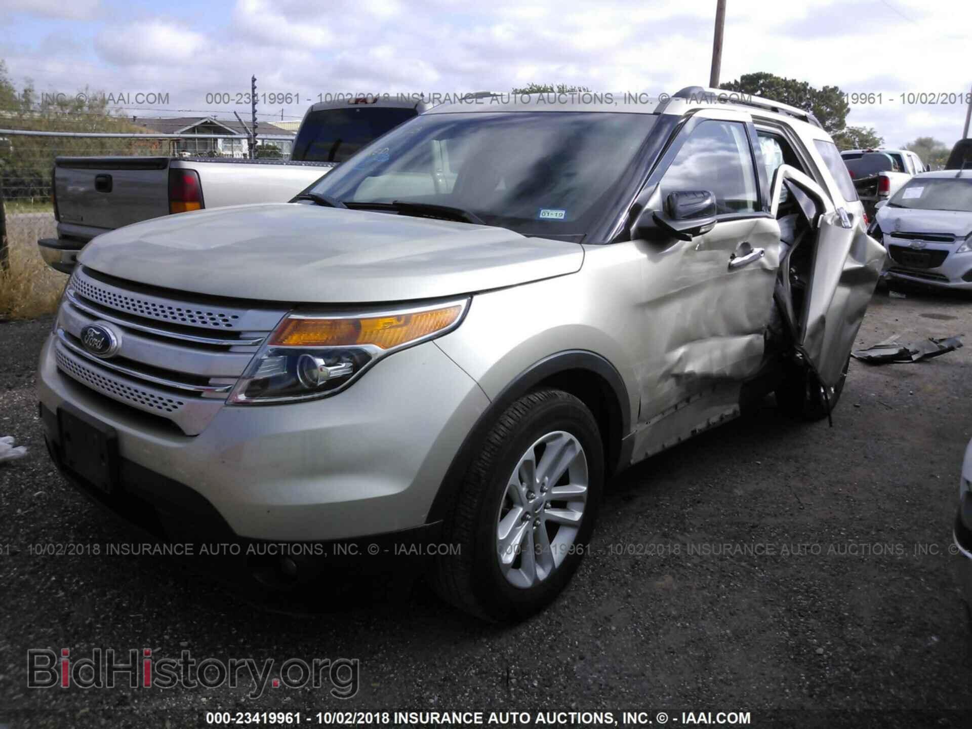 2011 Ford Explorer - VIN: 1FMHK7D83BGA04247 - Photo 2