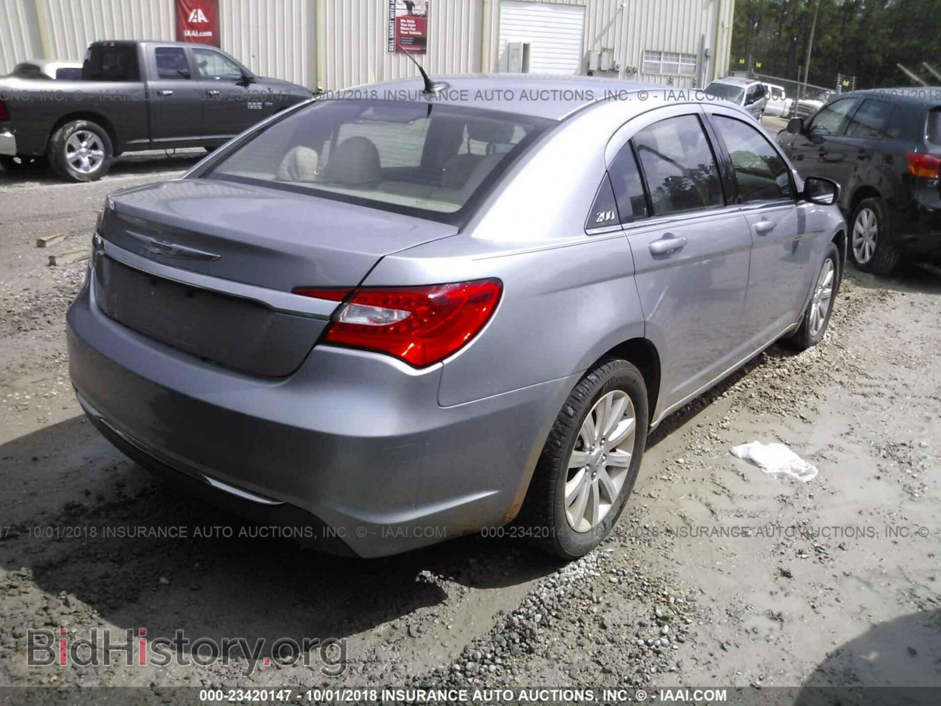2013 Chrysler 200 - VIN: 1C3CCBBB3DN545749 - Photo 4