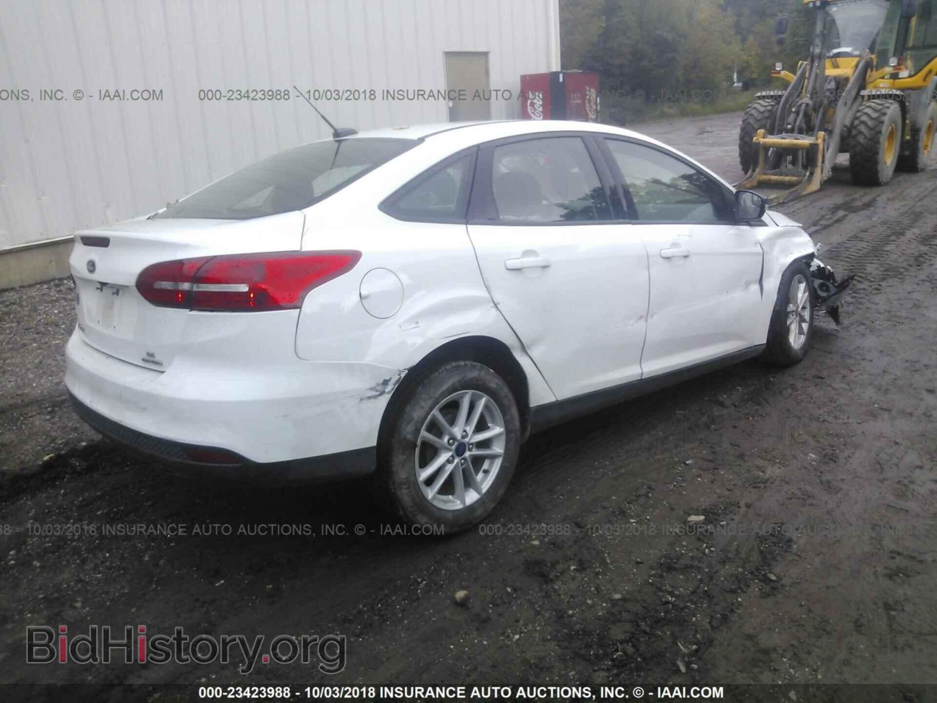 2016 Ford Focus - VIN: 1FADP3F29GL348403 - Photo 4