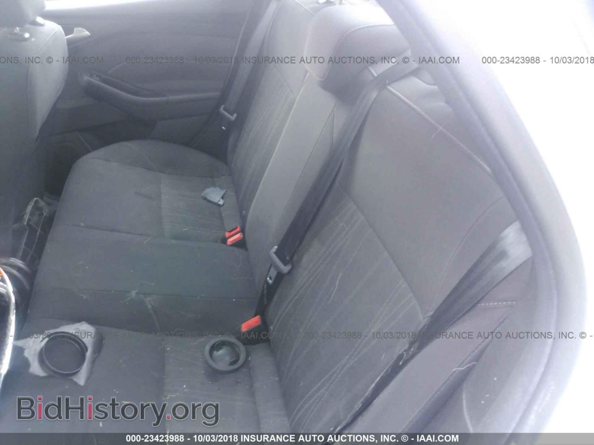 2016 Ford Focus - VIN: 1FADP3F29GL348403 - Photo 8