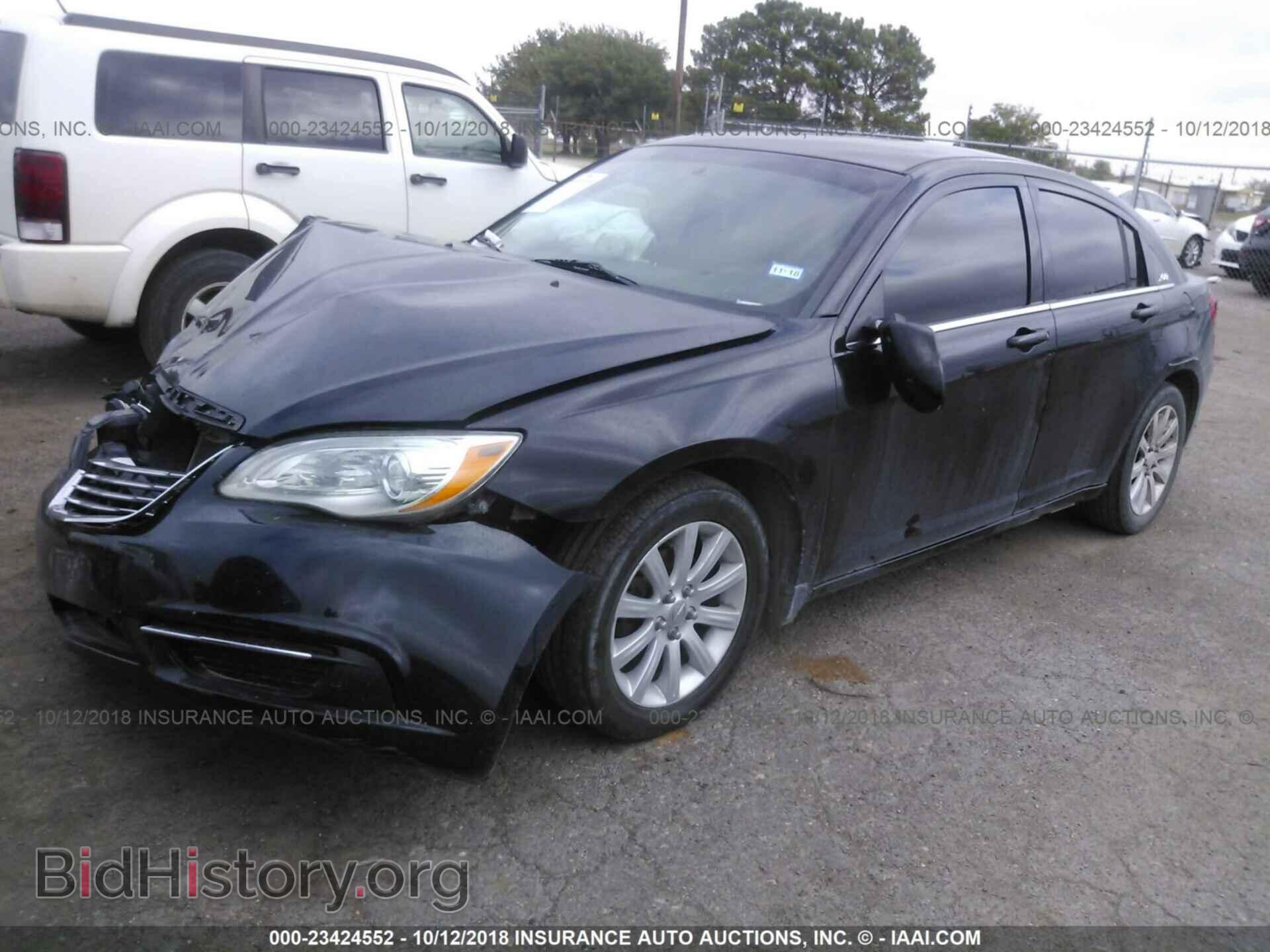 2012 Chrysler 200 - VIN: 1C3CCBAB5CN126902 - Photo 2