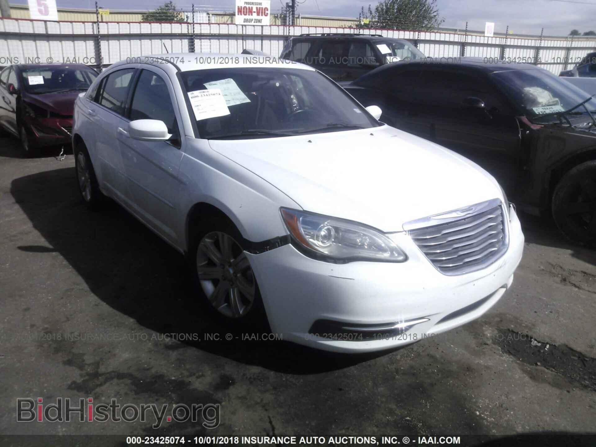 Photo 1C3CCBBB2DN714918 - Chrysler 200 2013