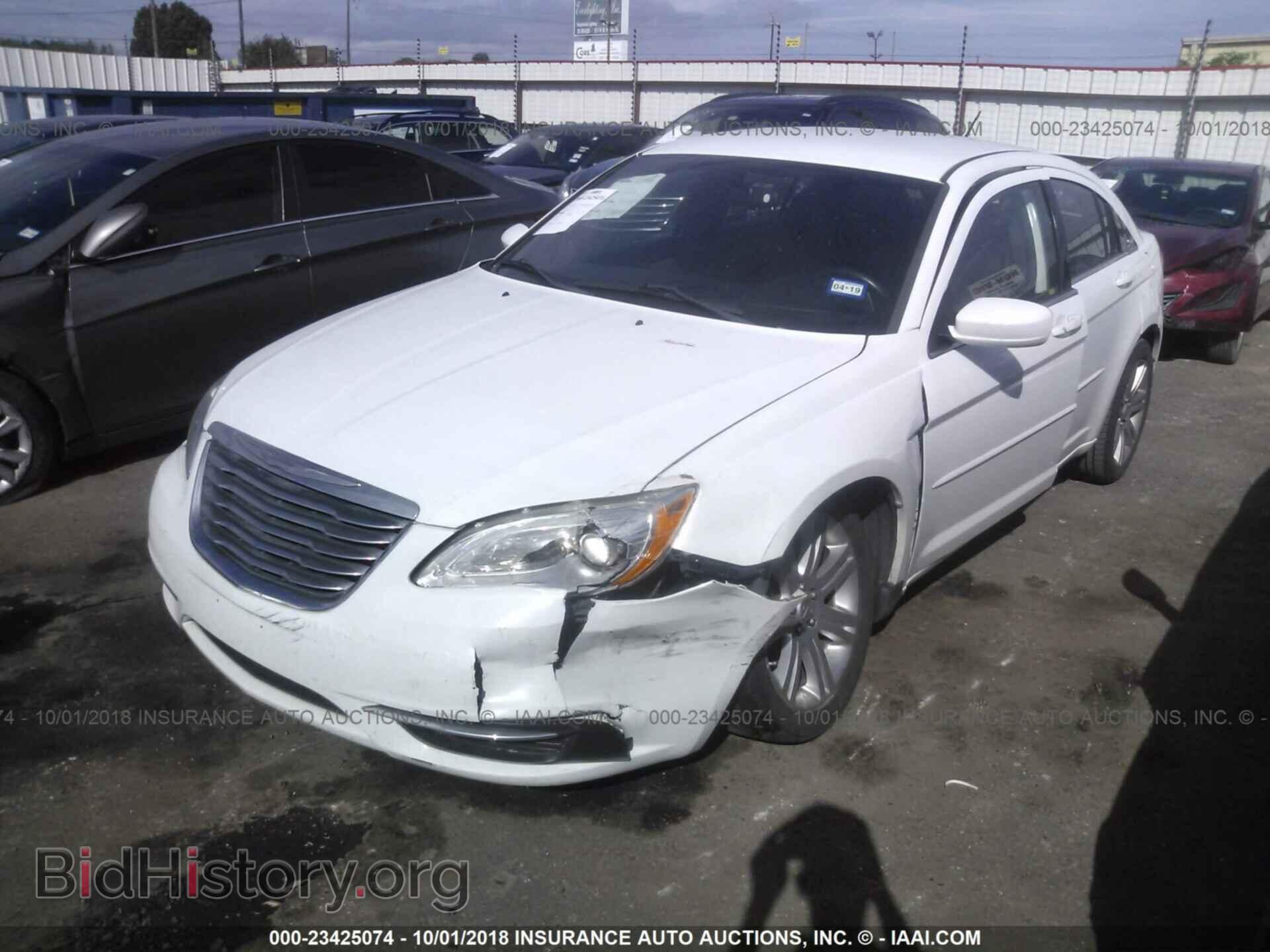 2013 Chrysler 200 - VIN: 1C3CCBBB2DN714918 - Photo 2