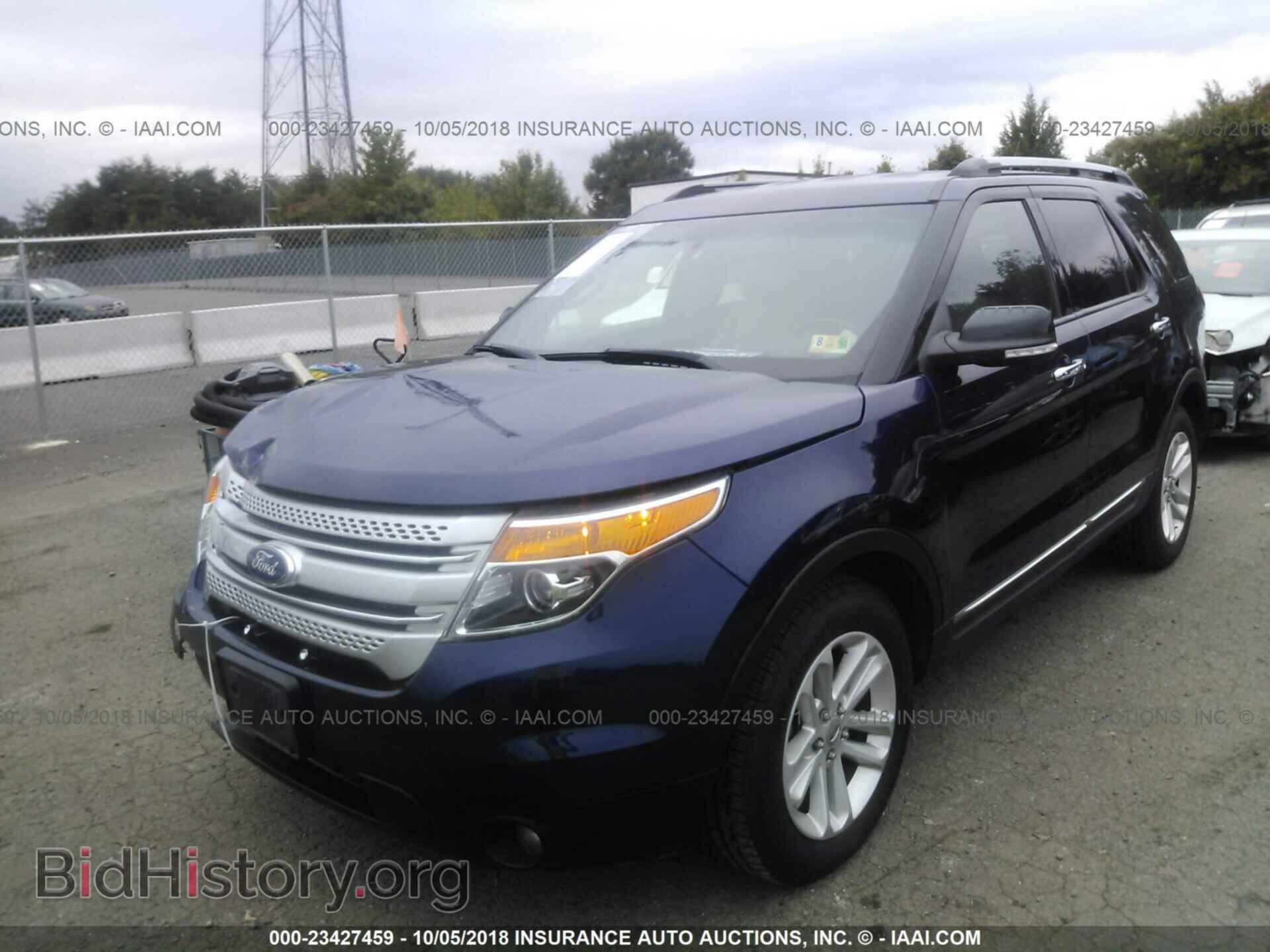 2011 Ford Explorer - VIN: 1FMHK7D80BGA82422 - Фото 2