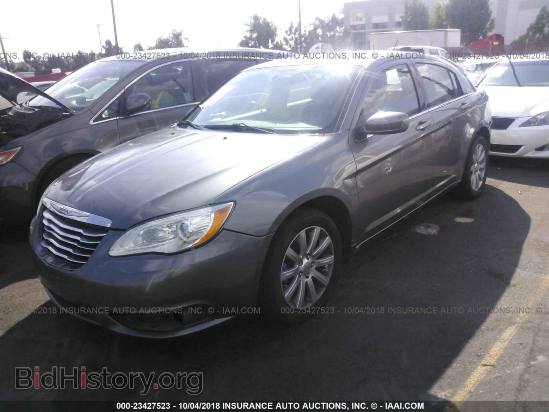 2013 Chrysler 200 - VIN: 1C3CCBBG3DN533791 - Фото 2