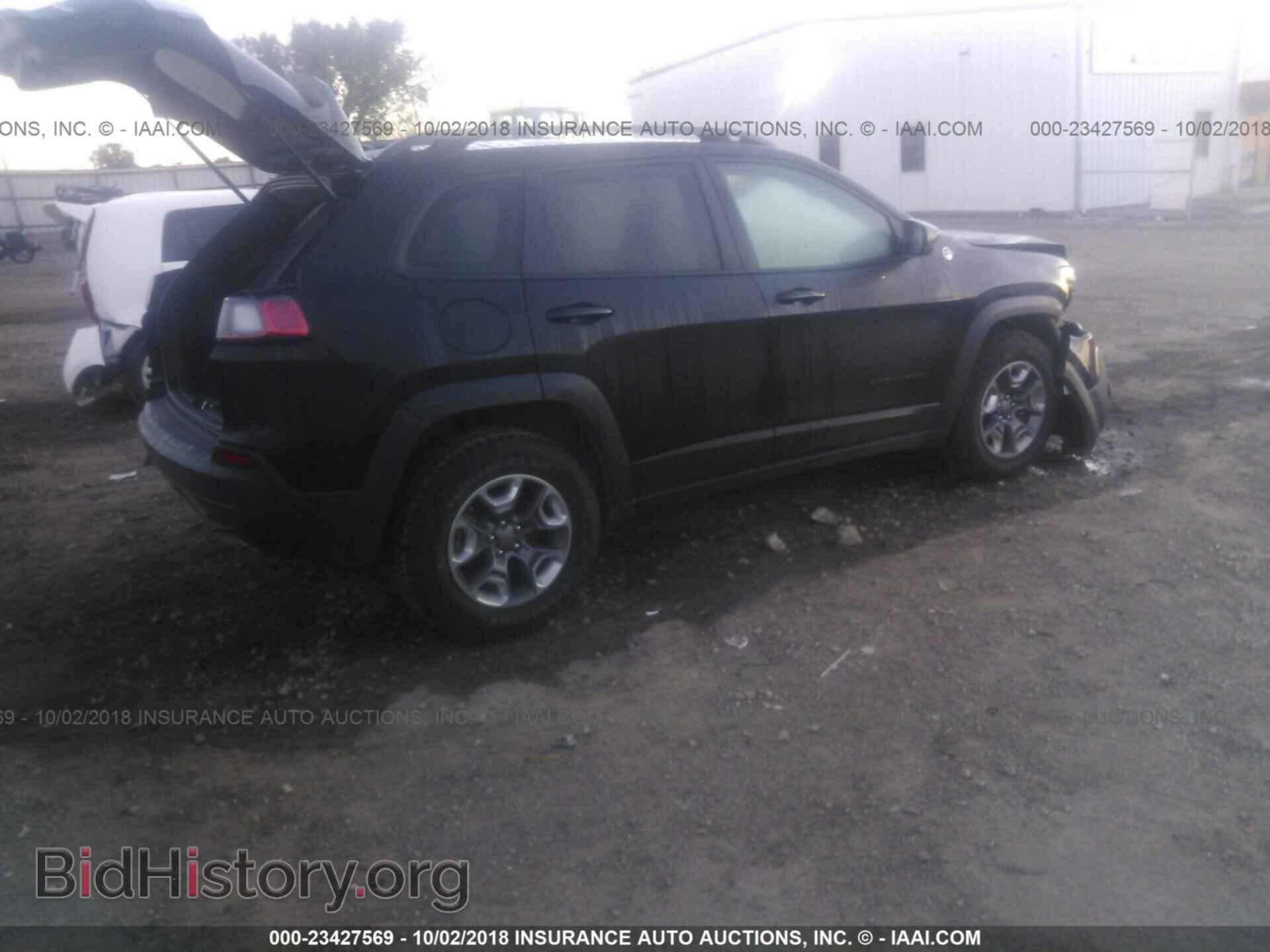 2019 Jeep Cherokee - VIN: 1C4PJMBX9KD153792 - Photo 4