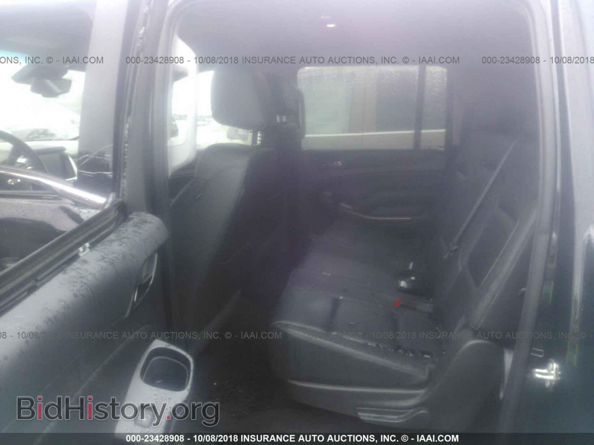 2018 Chevrolet Suburban - VIN: 1GNSKHKCXJR243473 - Фото 8