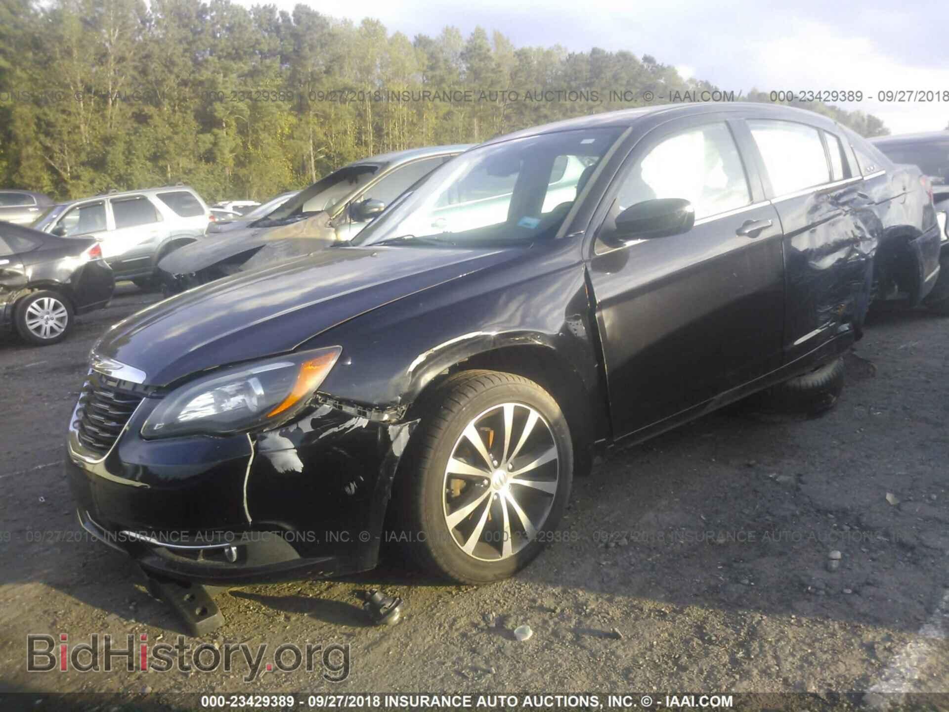 2013 Chrysler 200 - VIN: 1C3CCBBG9DN746910 - Фото 2