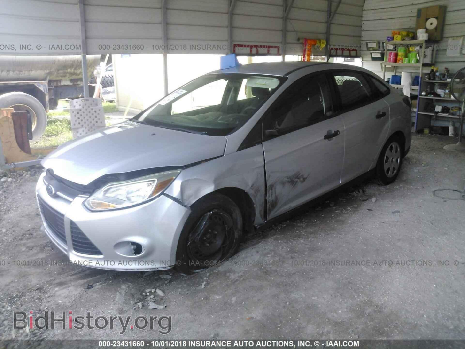 2012 Ford Focus - VIN: 1FAHP3E26CL173315 - Photo 2