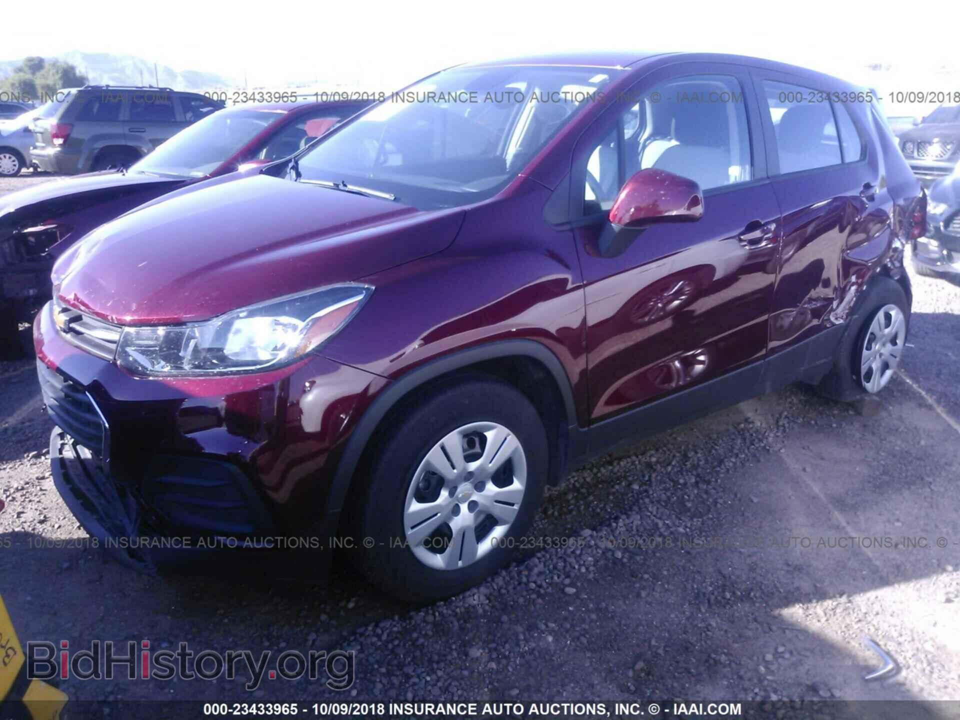 2017 Chevrolet Trax - VIN: 3GNCJKSB8HL224272 - Фото 2