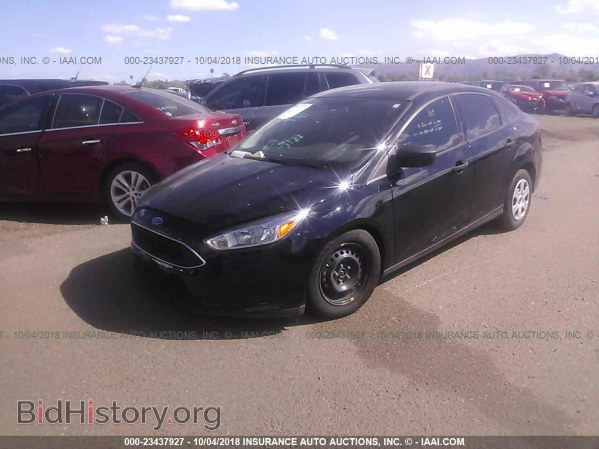 2018 Ford Focus - VIN: 1FADP3E24JL303474 - Photo 2