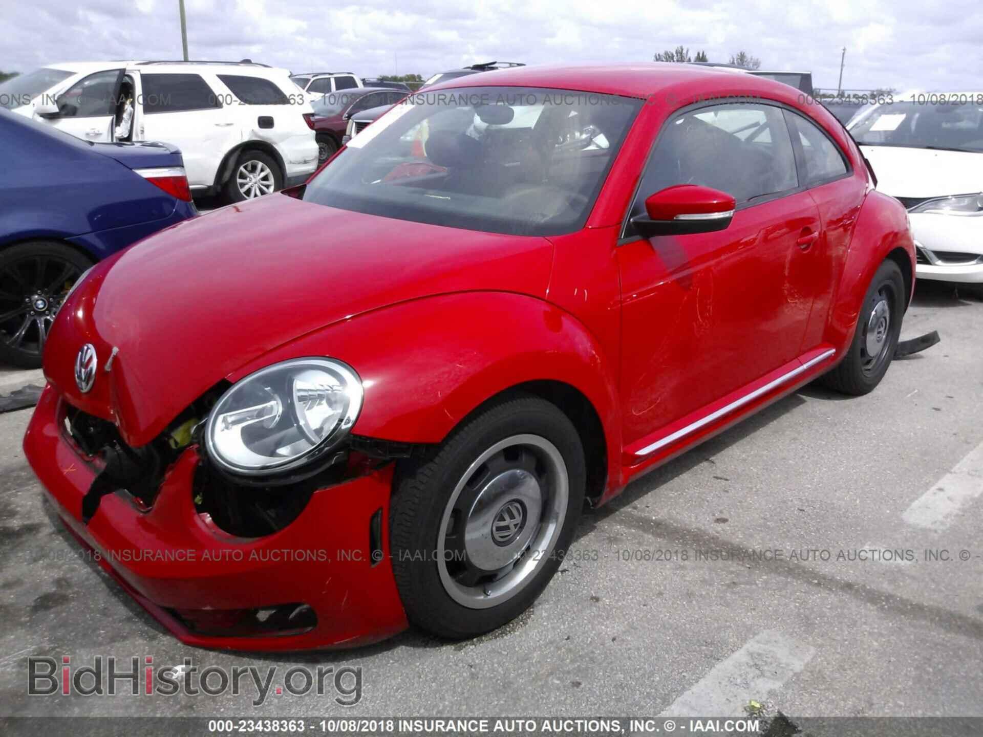2012 Volkswagen Beetle - VIN: 3VWJP7AT2CM611518 - Фото 2