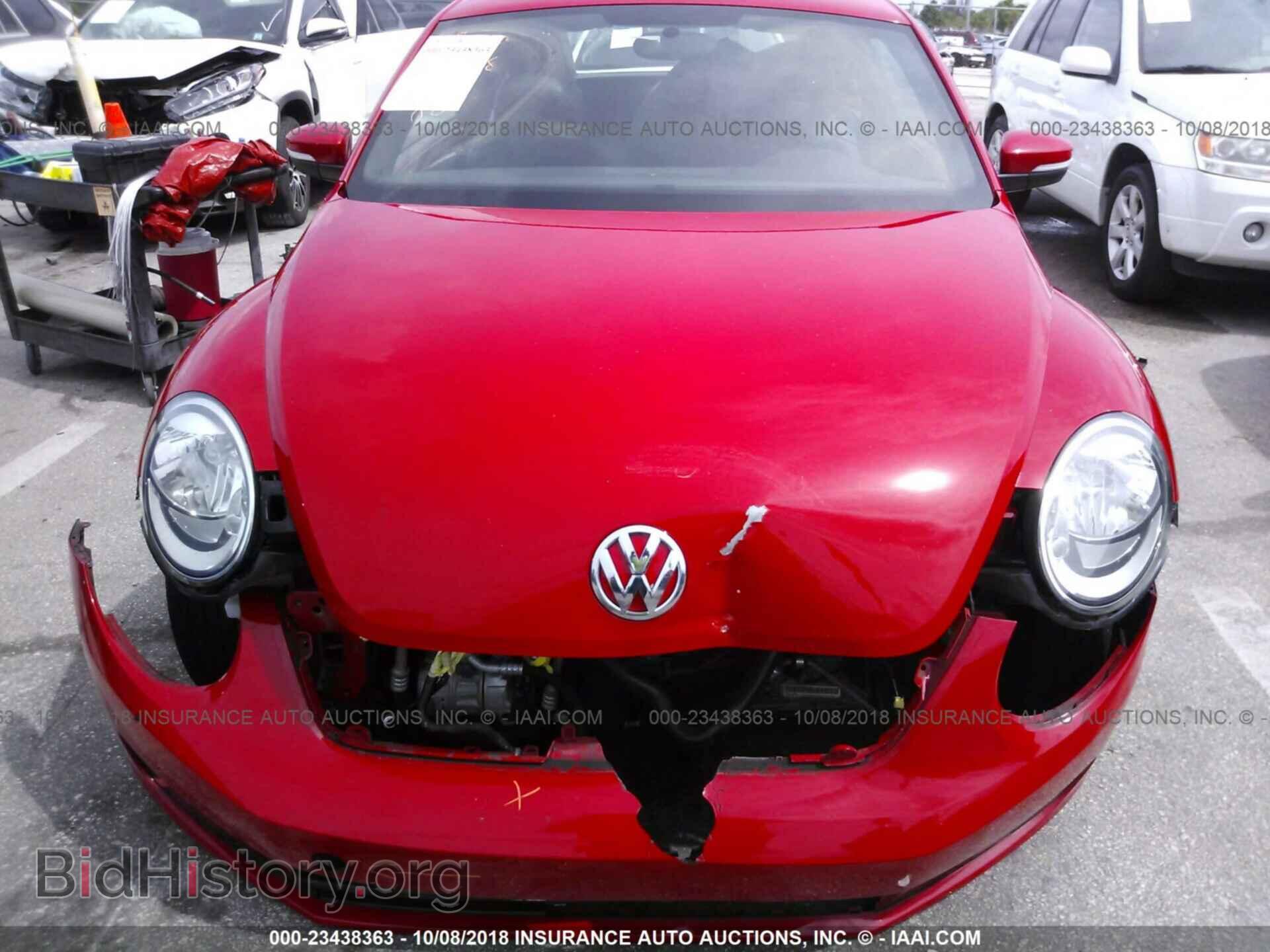2012 Volkswagen Beetle - VIN: 3VWJP7AT2CM611518 - Фото 6