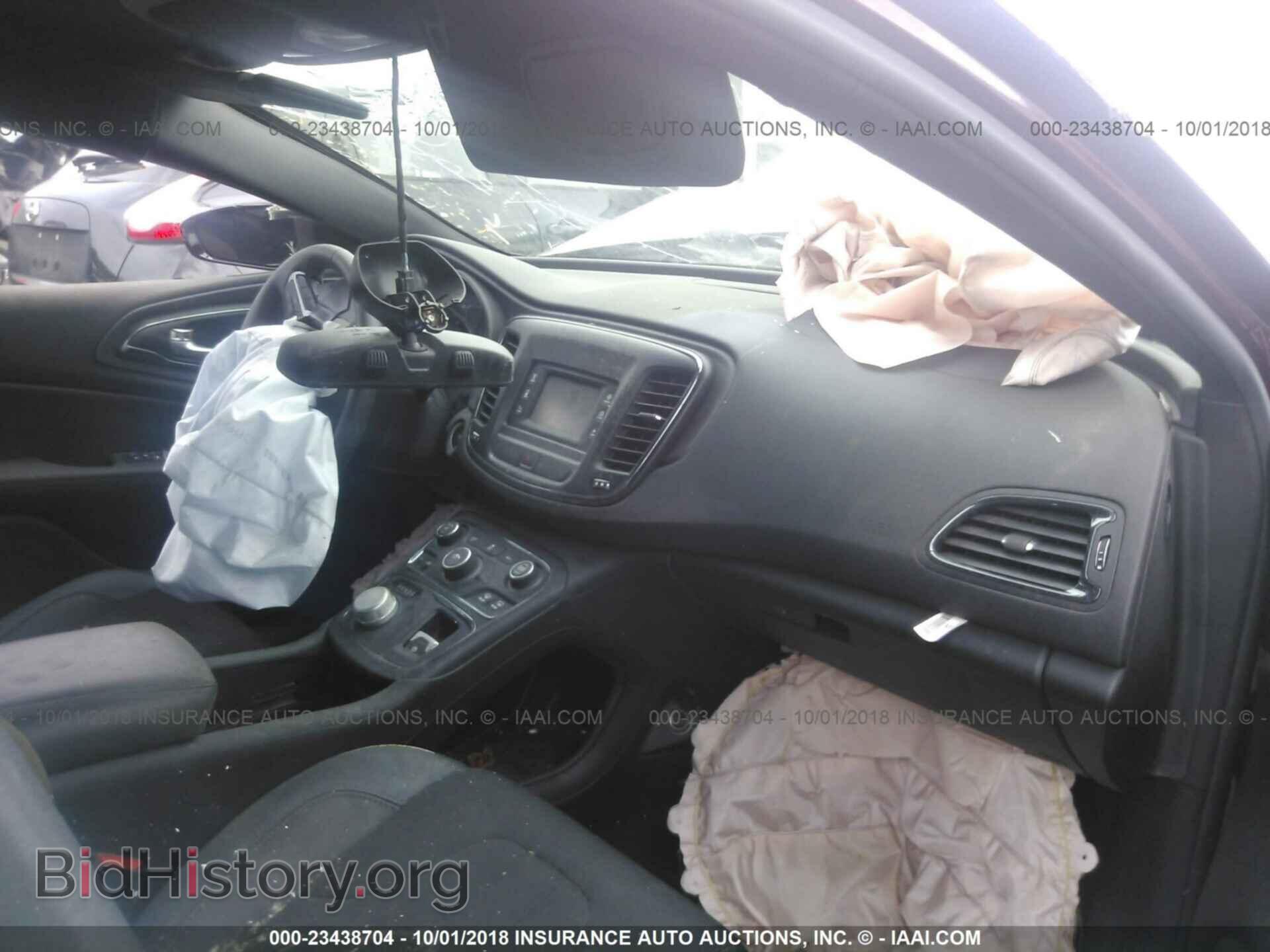 2016 Chrysler 200 - VIN: 1C3CCCBB7GN145980 - Photo 5
