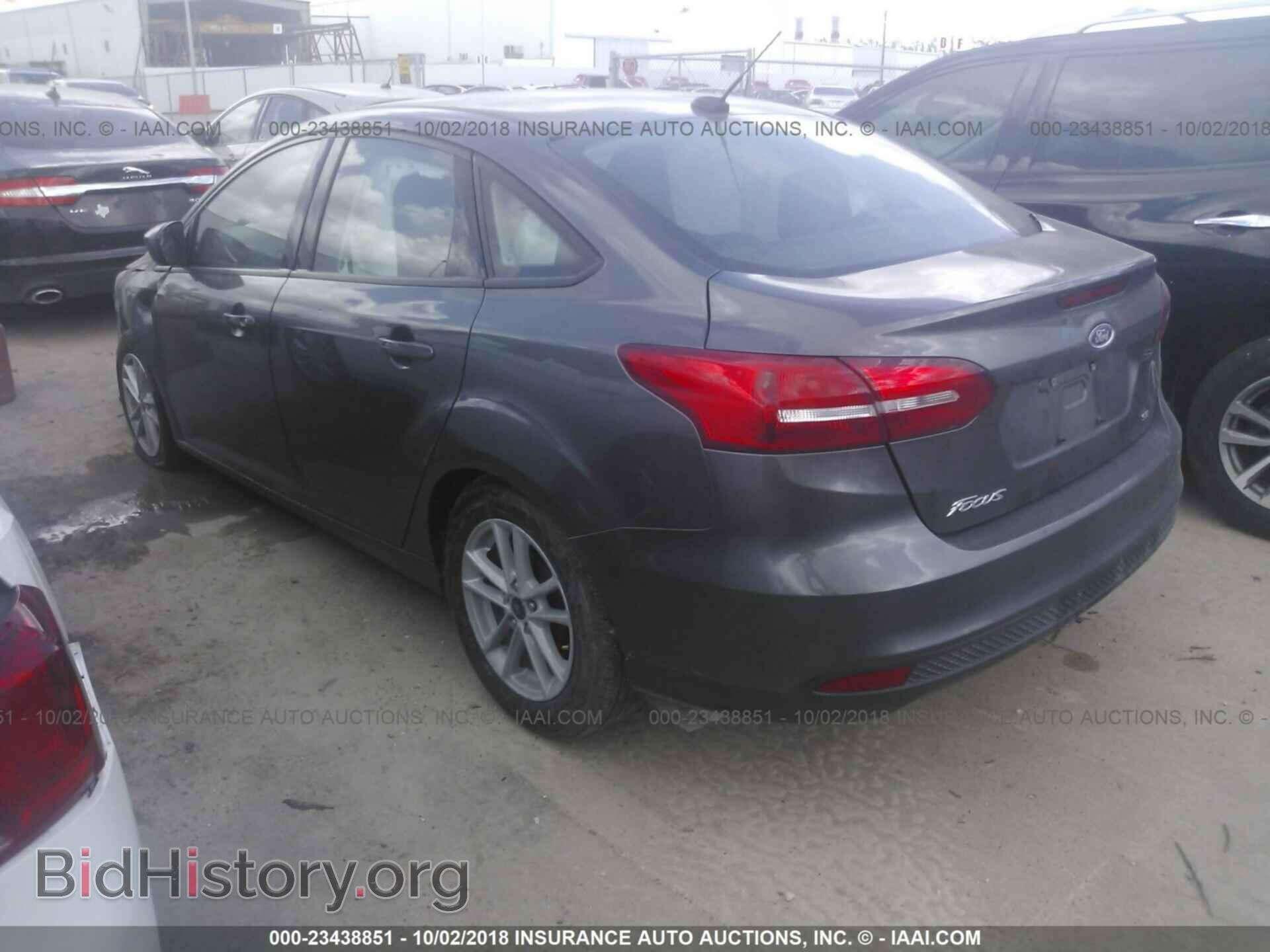 2018 Ford Focus - VIN: 1FADP3F24JL272631 - Фото 3