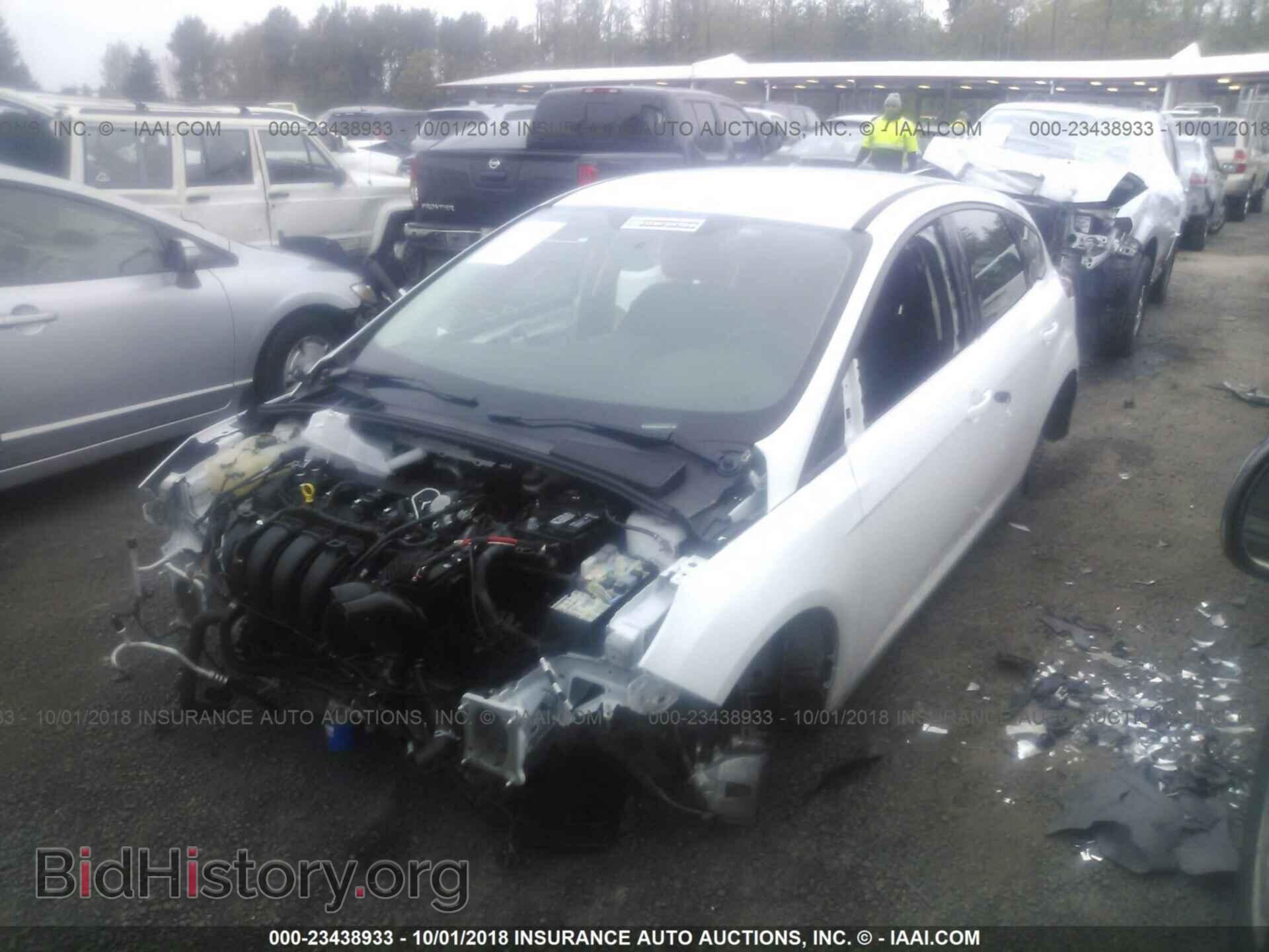 2016 Ford Focus - VIN: 1FADP3K24GL373182 - Photo 2