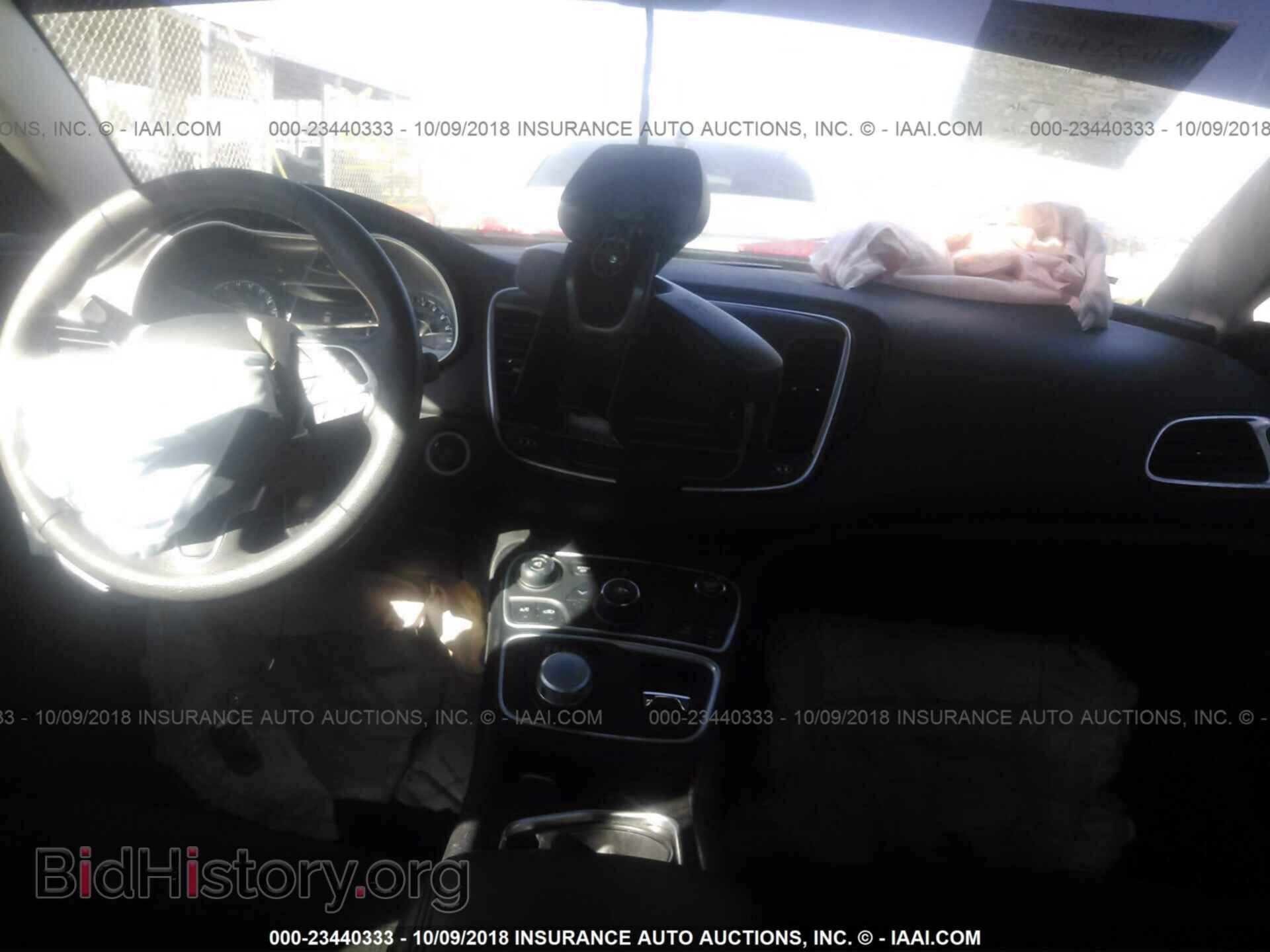 2015 Chrysler 200 - VIN: 1C3CCCAB2FN574413 - Photo 5