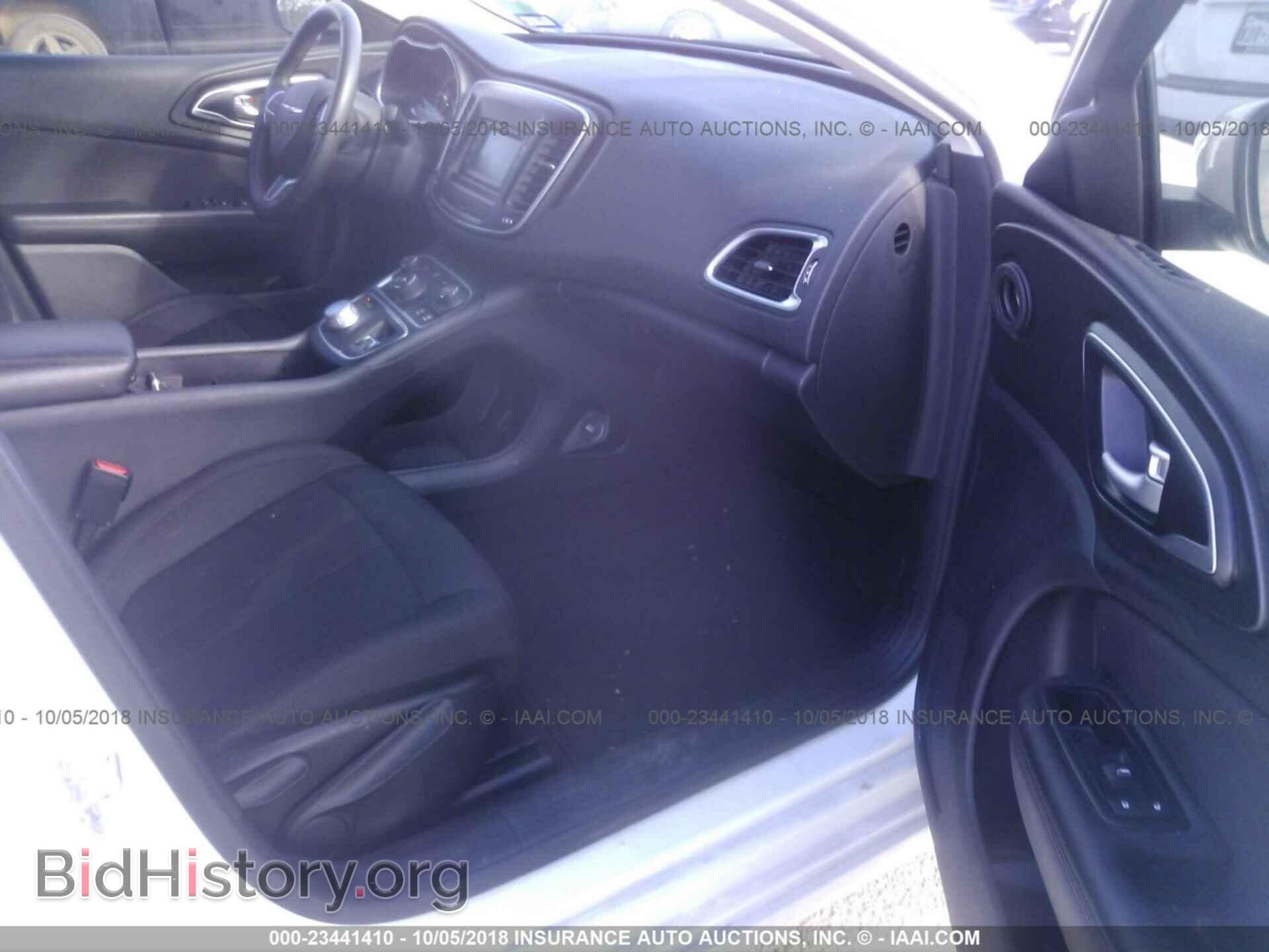 2016 Chrysler 200 - VIN: 1C3CCCFB9GN183138 - Photo 5