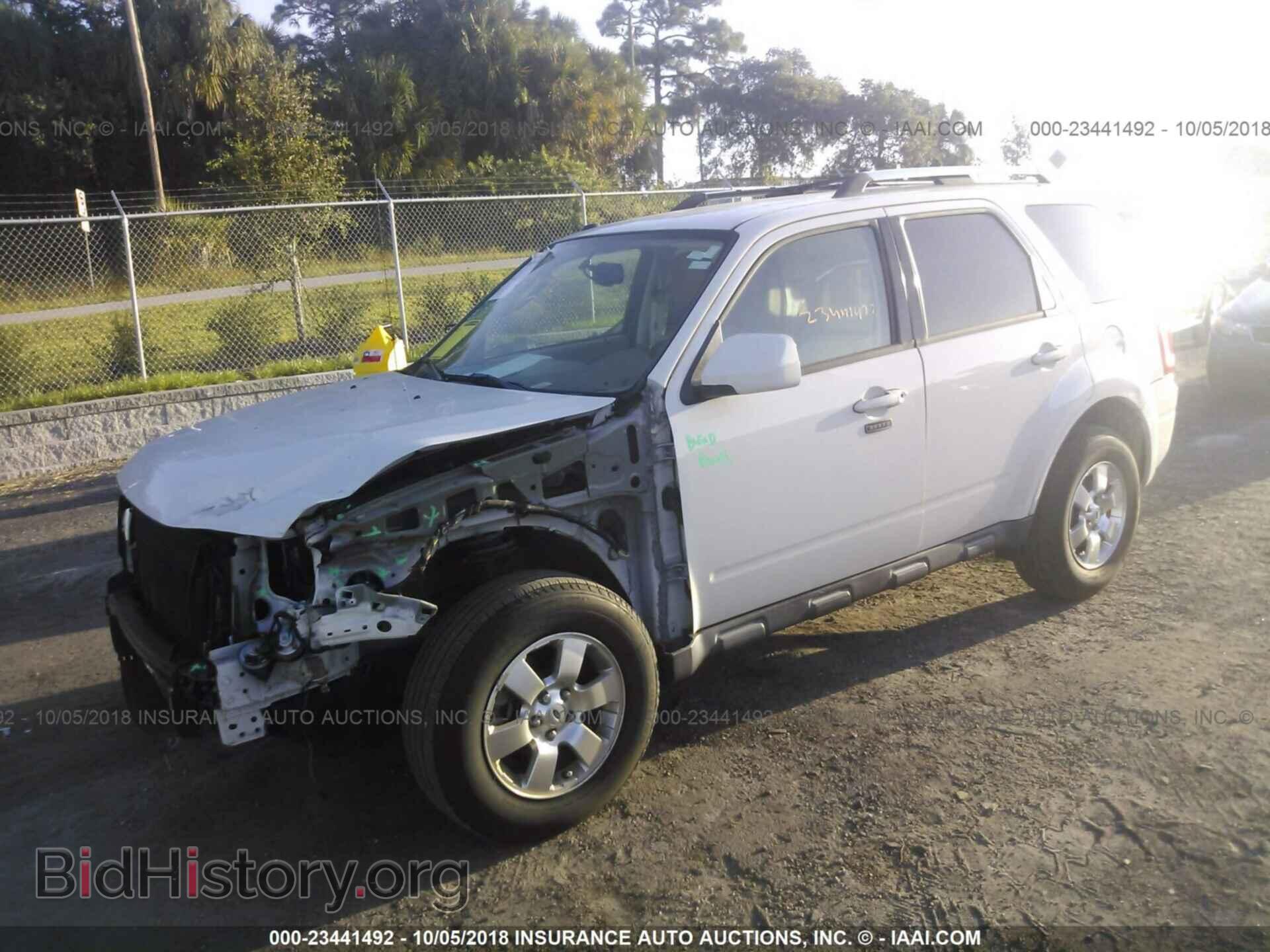 2011 Ford Escape - VIN: 1FMCU0EG3BKB88880 - Фото 2