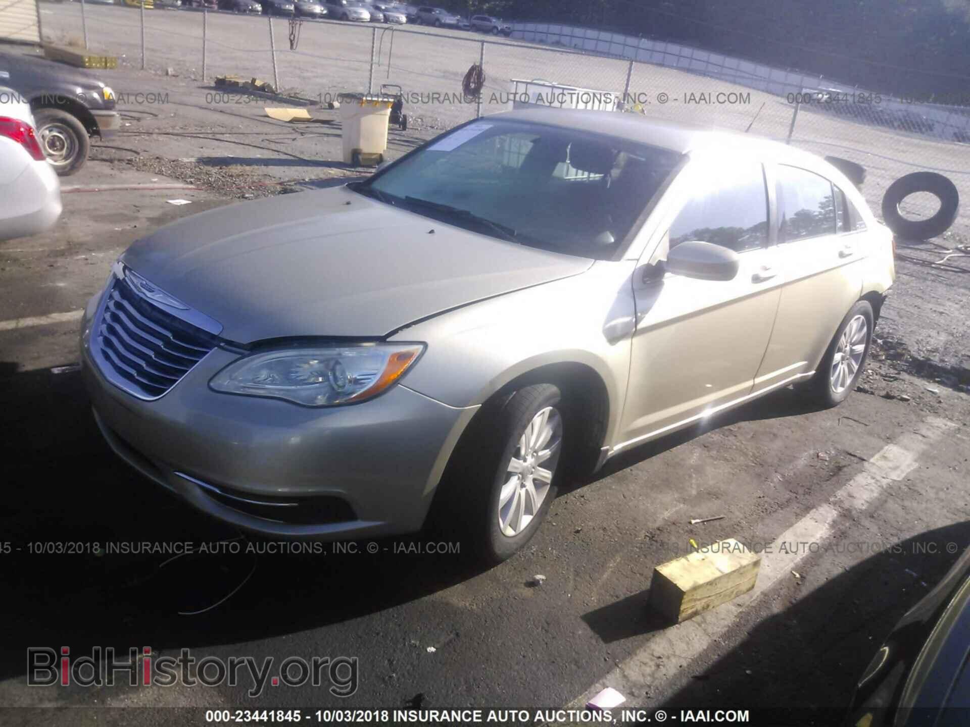 2011 Chrysler 200 - VIN: 1C3BC1FB8BN514297 - Фото 2