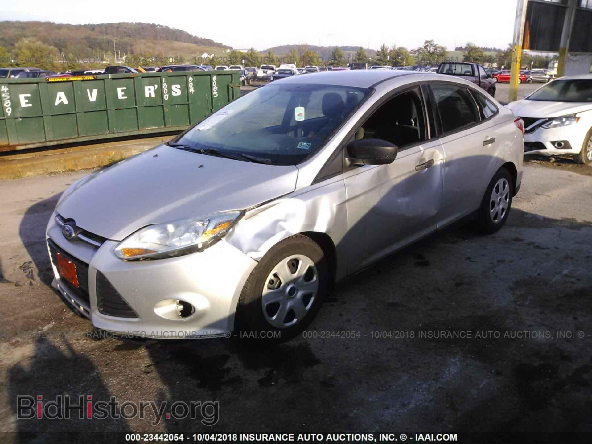 2012 Ford Focus - VIN: 1FAHP3E29CL220174 - Фото 2