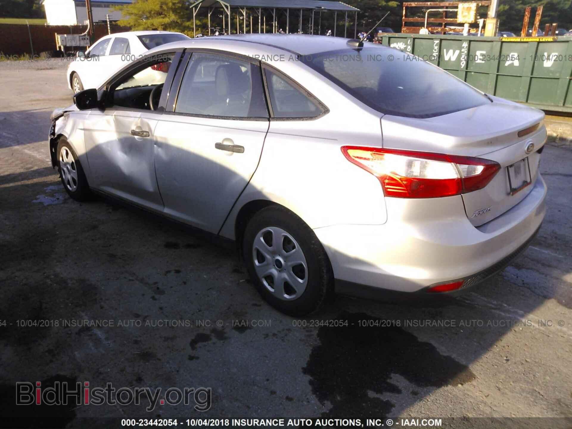2012 Ford Focus - VIN: 1FAHP3E29CL220174 - Фото 3