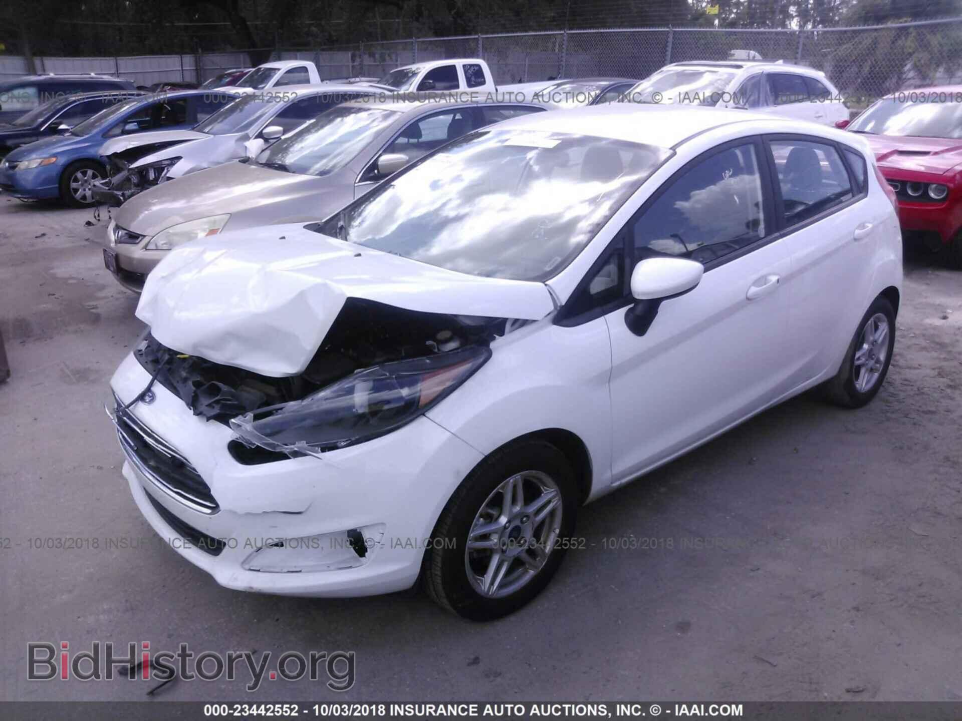 2018 Ford Fiesta - VIN: 3FADP4EJ2JM101910 - Фото 2