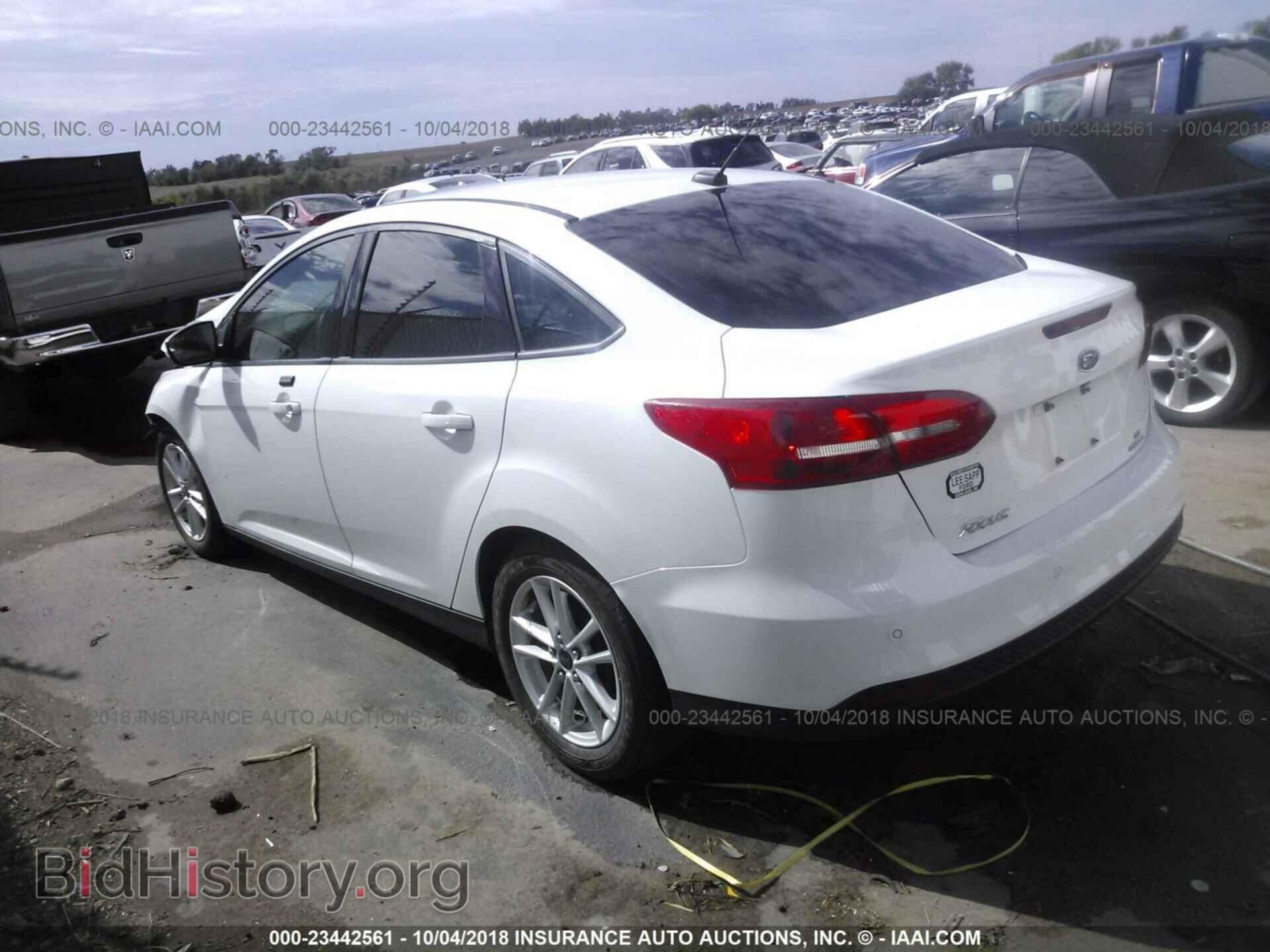 2015 Ford Focus - VIN: 1FADP3F22FL380009 - Photo 3