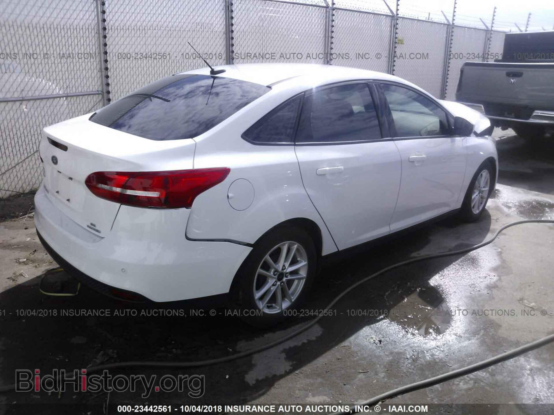 2015 Ford Focus - VIN: 1FADP3F22FL380009 - Photo 4