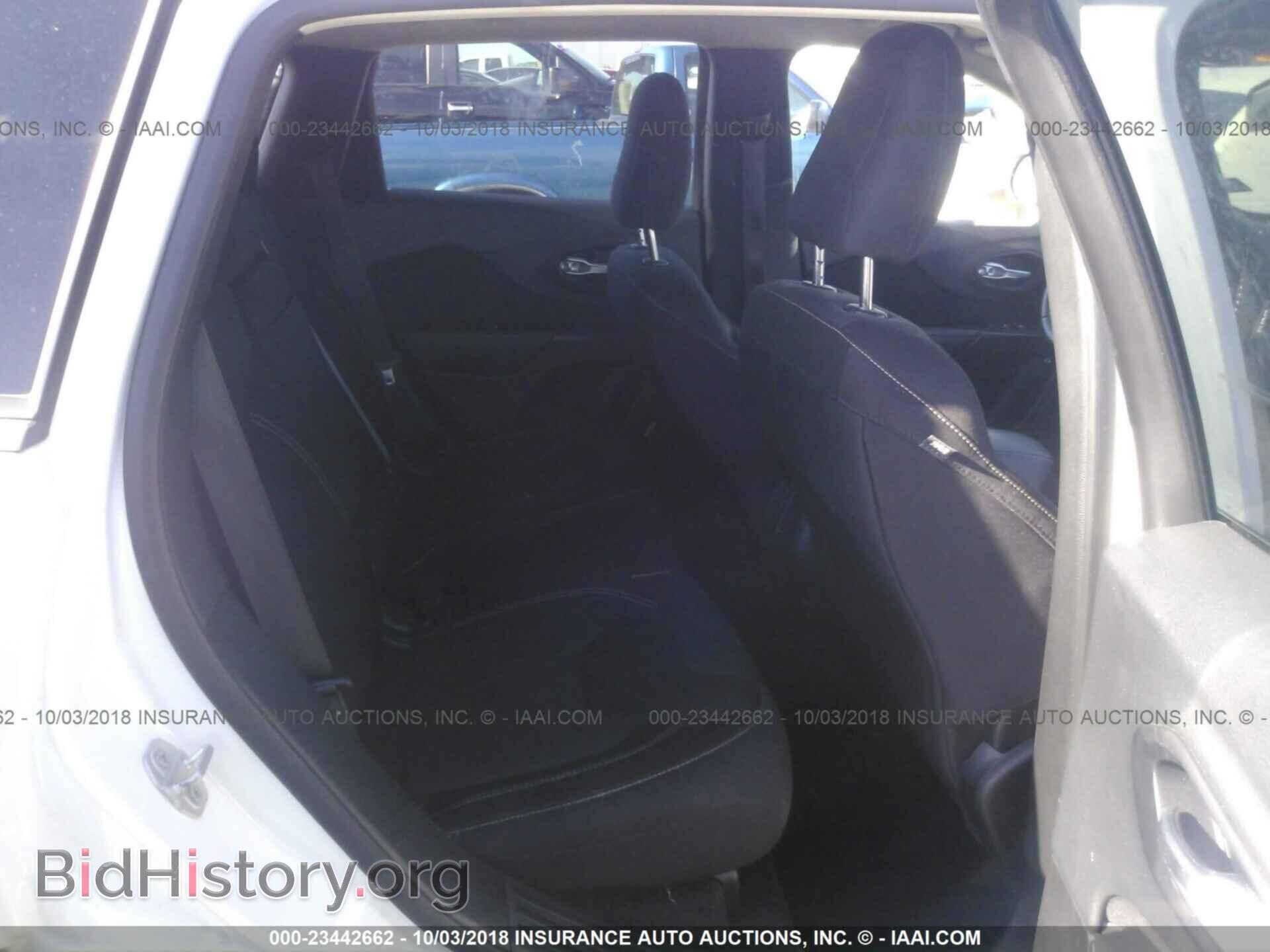 2015 Jeep Cherokee - VIN: 1C4PJLCB3FW683408 - Фото 8