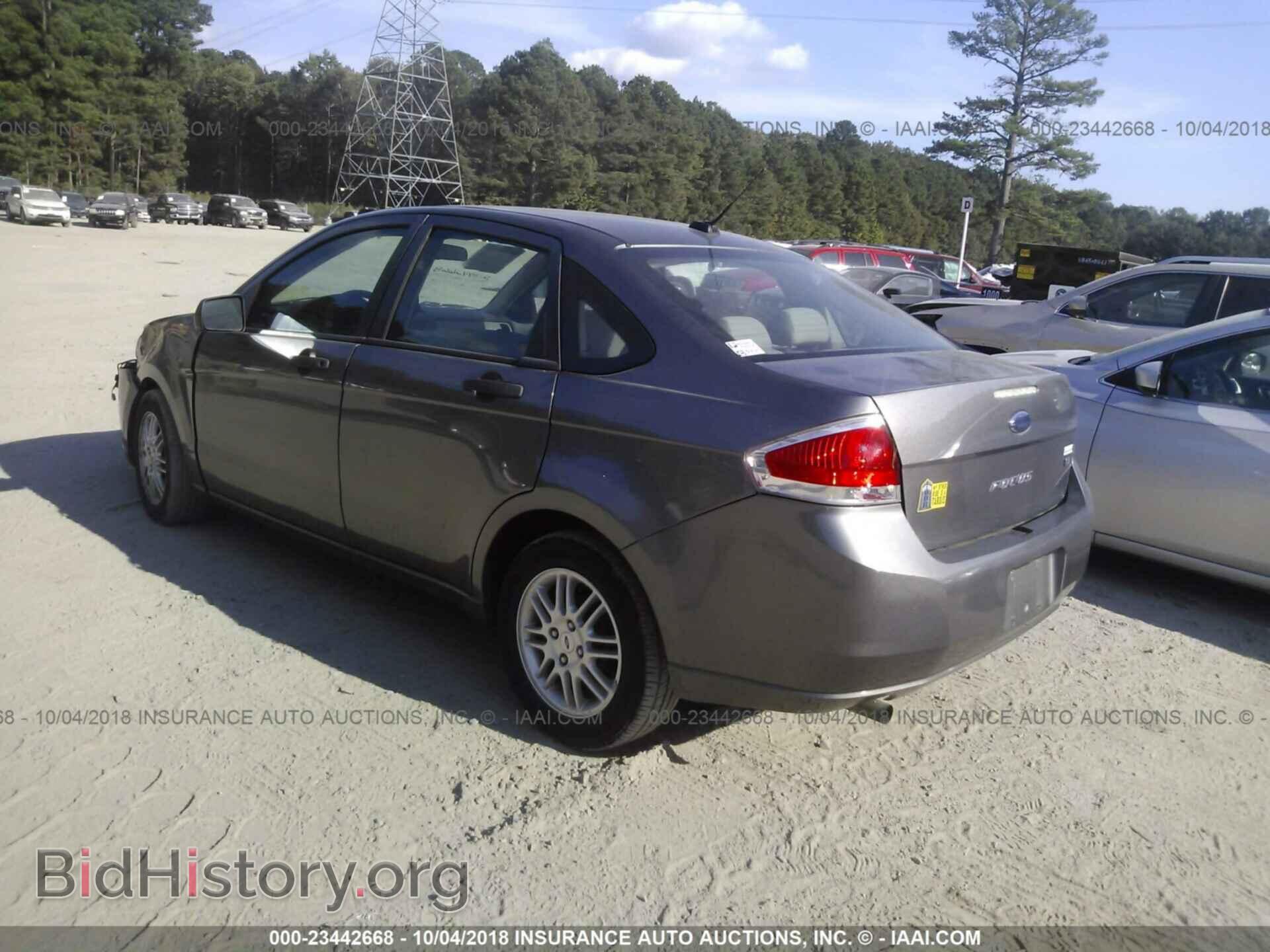2011 Ford Focus - VIN: 1FAHP3FN8BW204425 - Фото 3