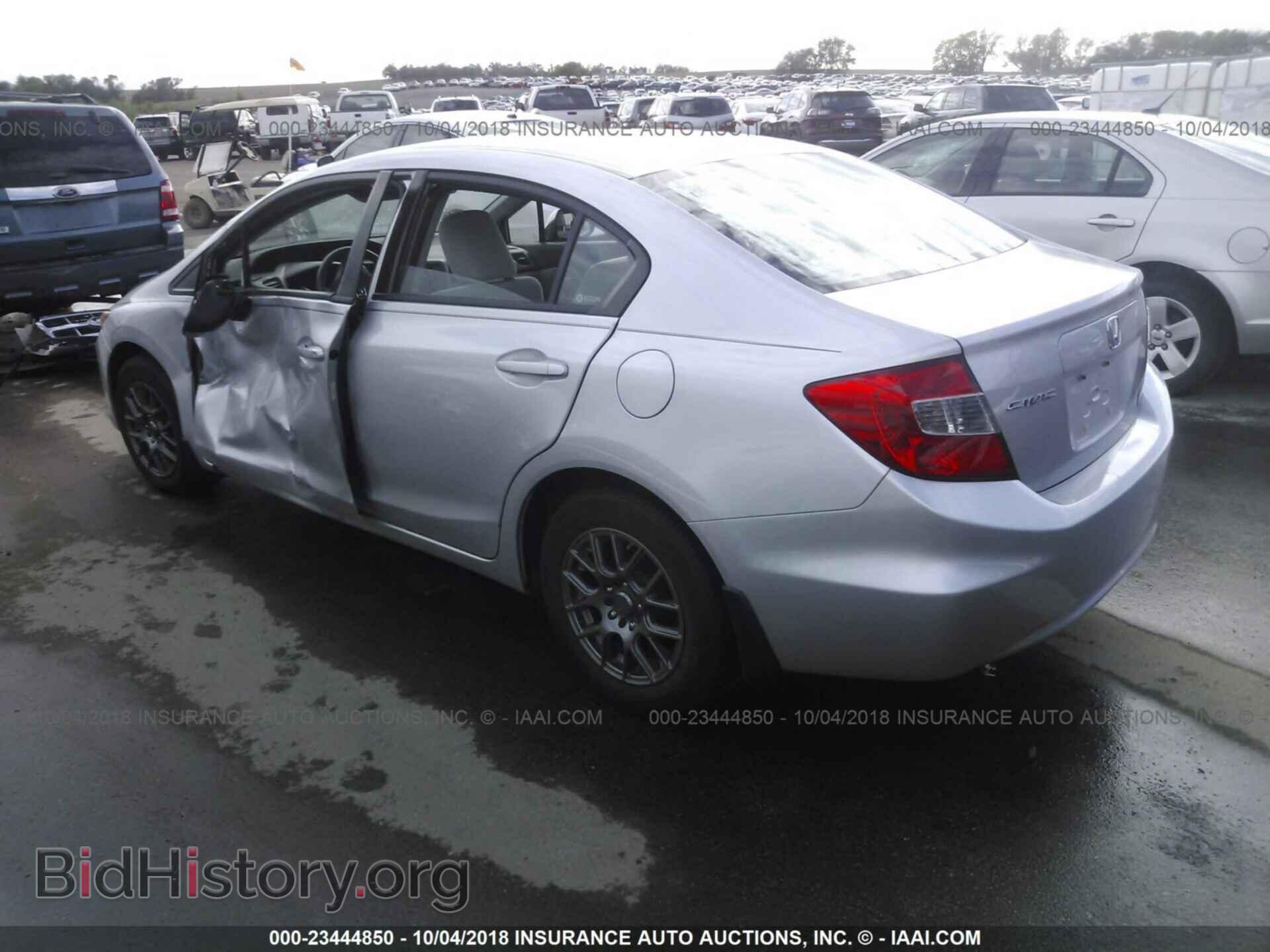 2012 Honda Civic - VIN: 19XFB2F58CE026506 - Photo 3